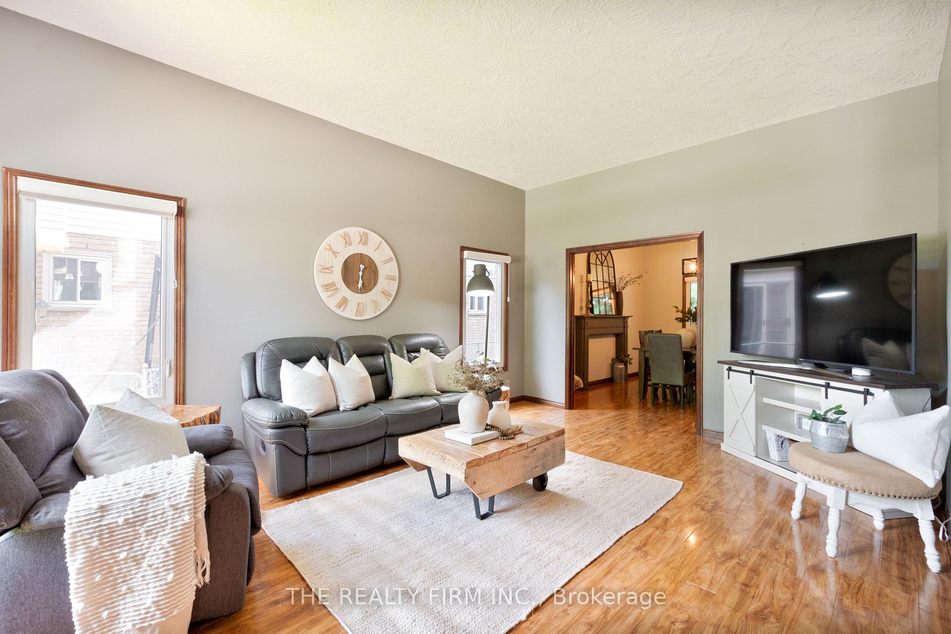 Photo 4 of 512 Riverview Drive, Strathroy-Caradoc, NE — HOMEH