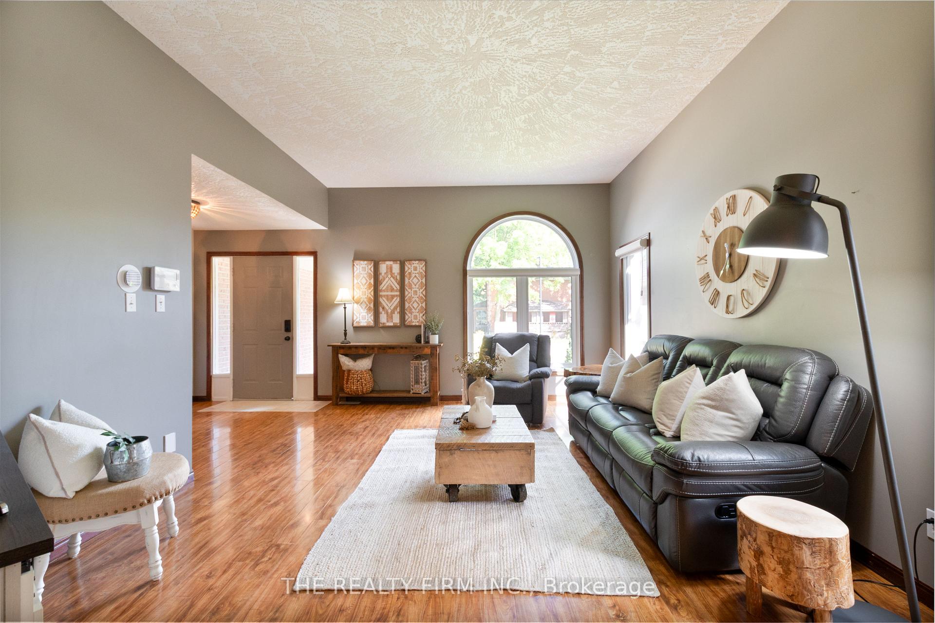 Photo 5 of 512 Riverview Drive, Strathroy-Caradoc, NE — HOMEH