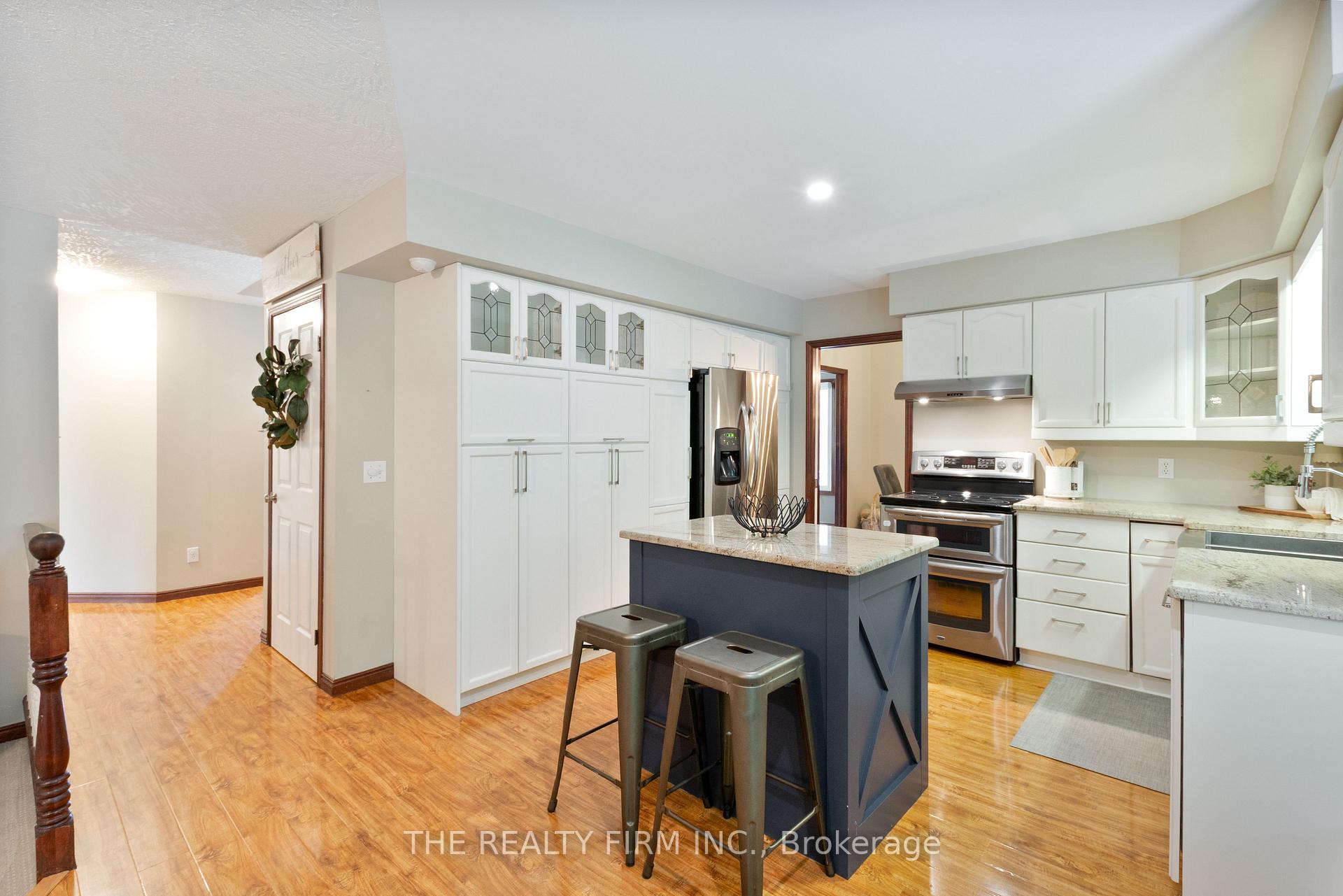 Photo 11 of 512 Riverview Drive, Strathroy-Caradoc, NE — HOMEH