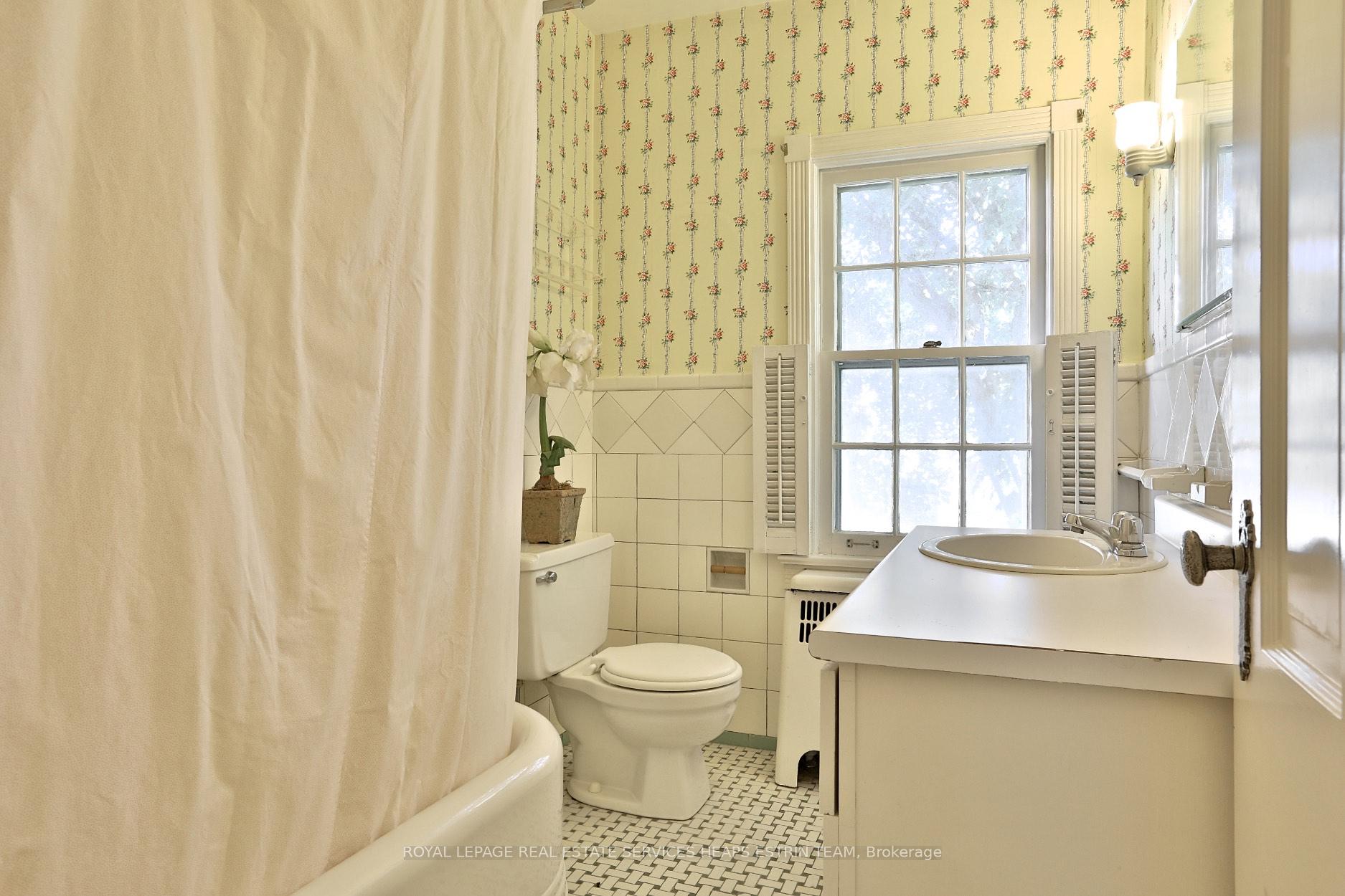 Photo 20 of 7 Burnham Road, Toronto, Leaside — HOMEH
