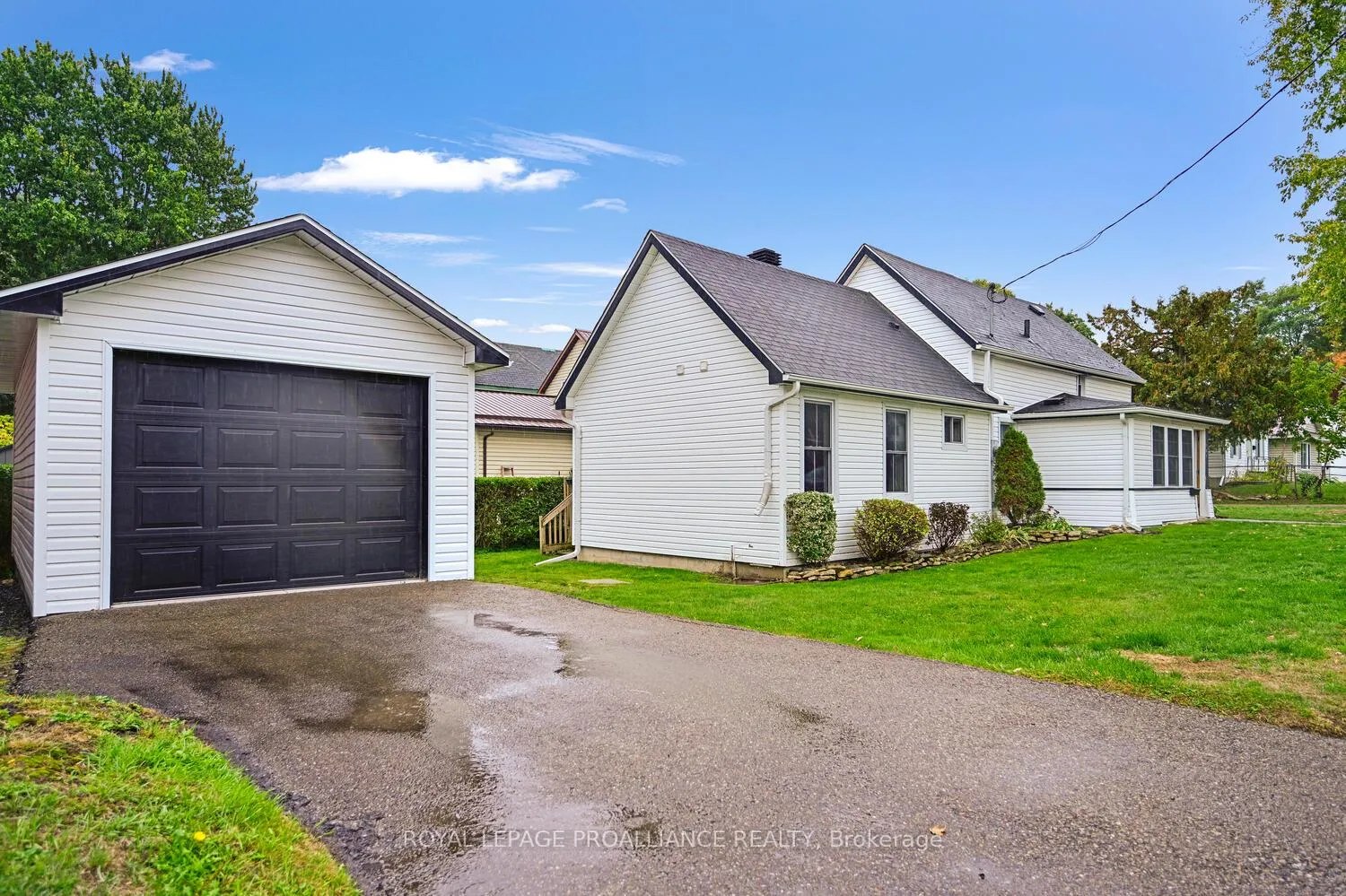 Photo 4 of 189 James Street E, Brockville — HOMEH