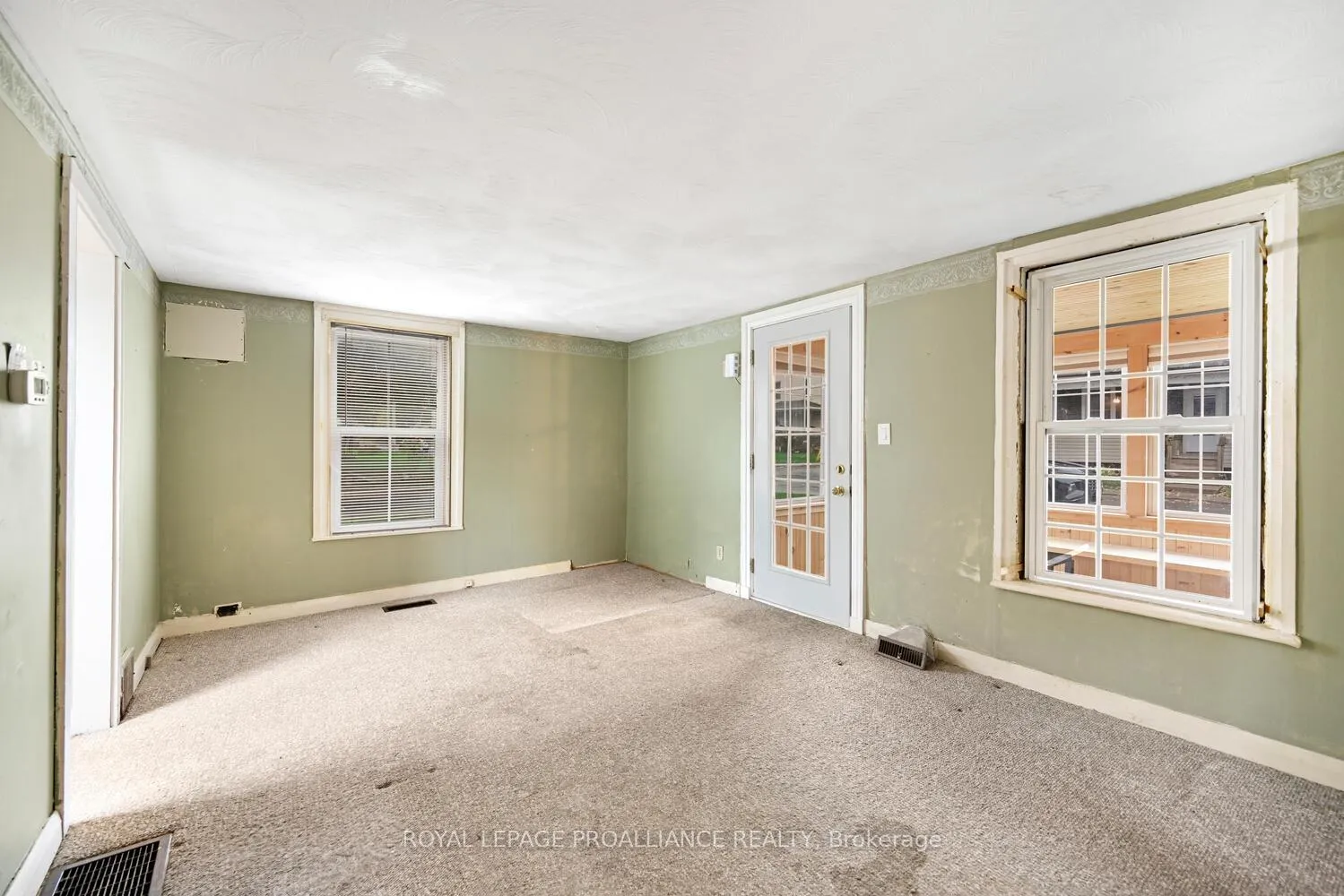 Photo 8 of 189 James Street E, Brockville — HOMEH