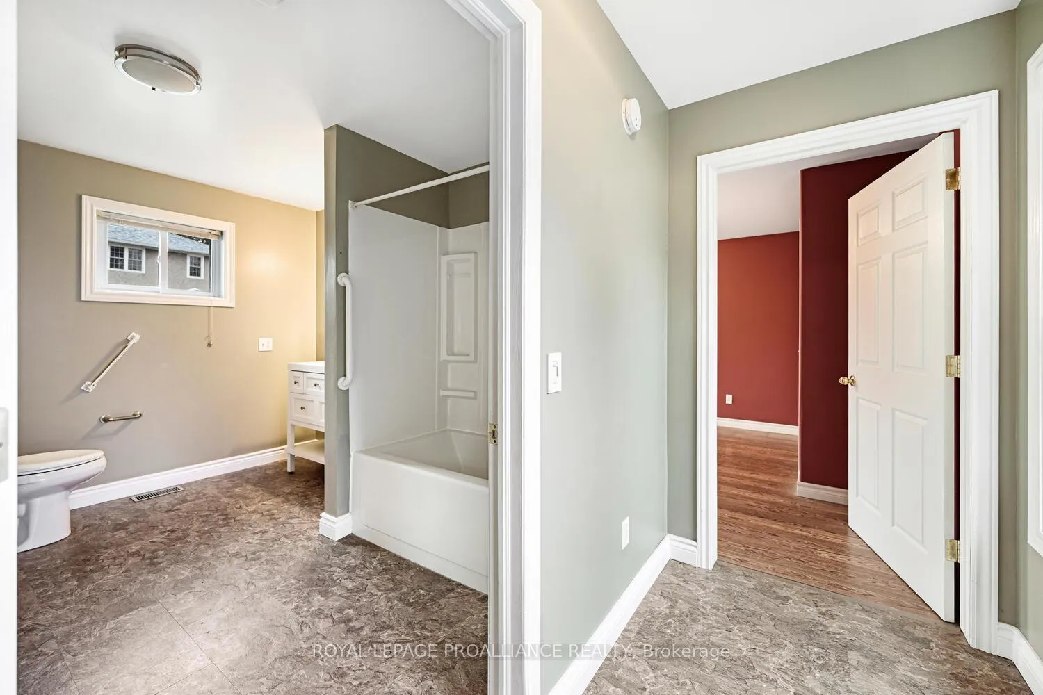 Photo 12 of 189 James Street E, Brockville — HOMEH