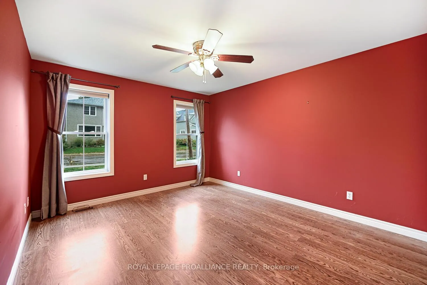 Photo 15 of 189 James Street E, Brockville — HOMEH