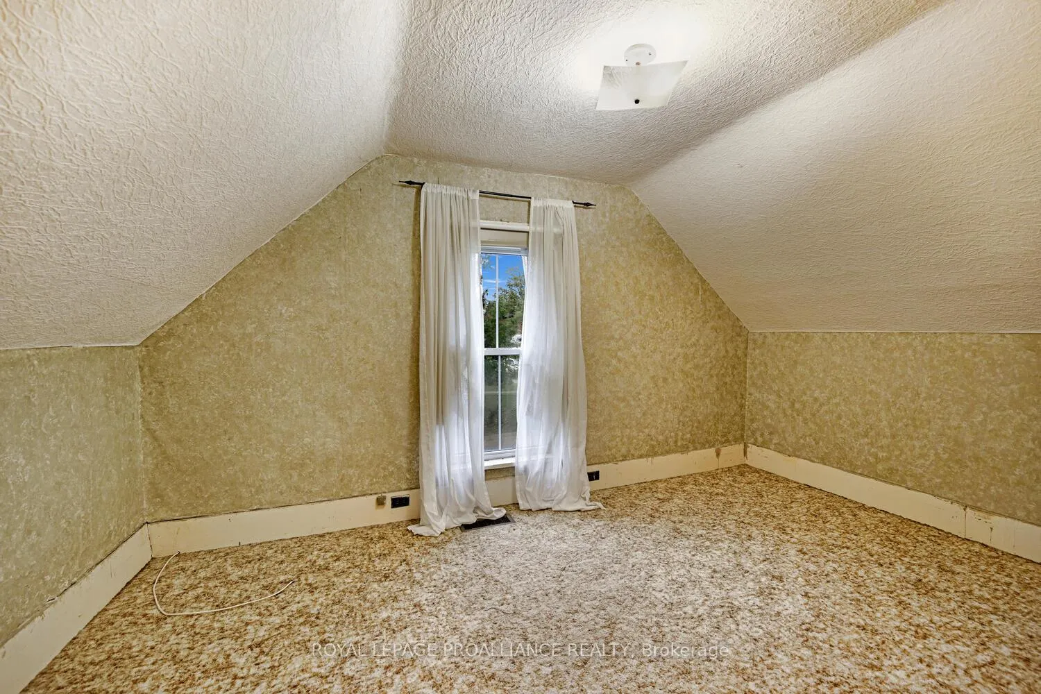 Photo 17 of 189 James Street E, Brockville — HOMEH
