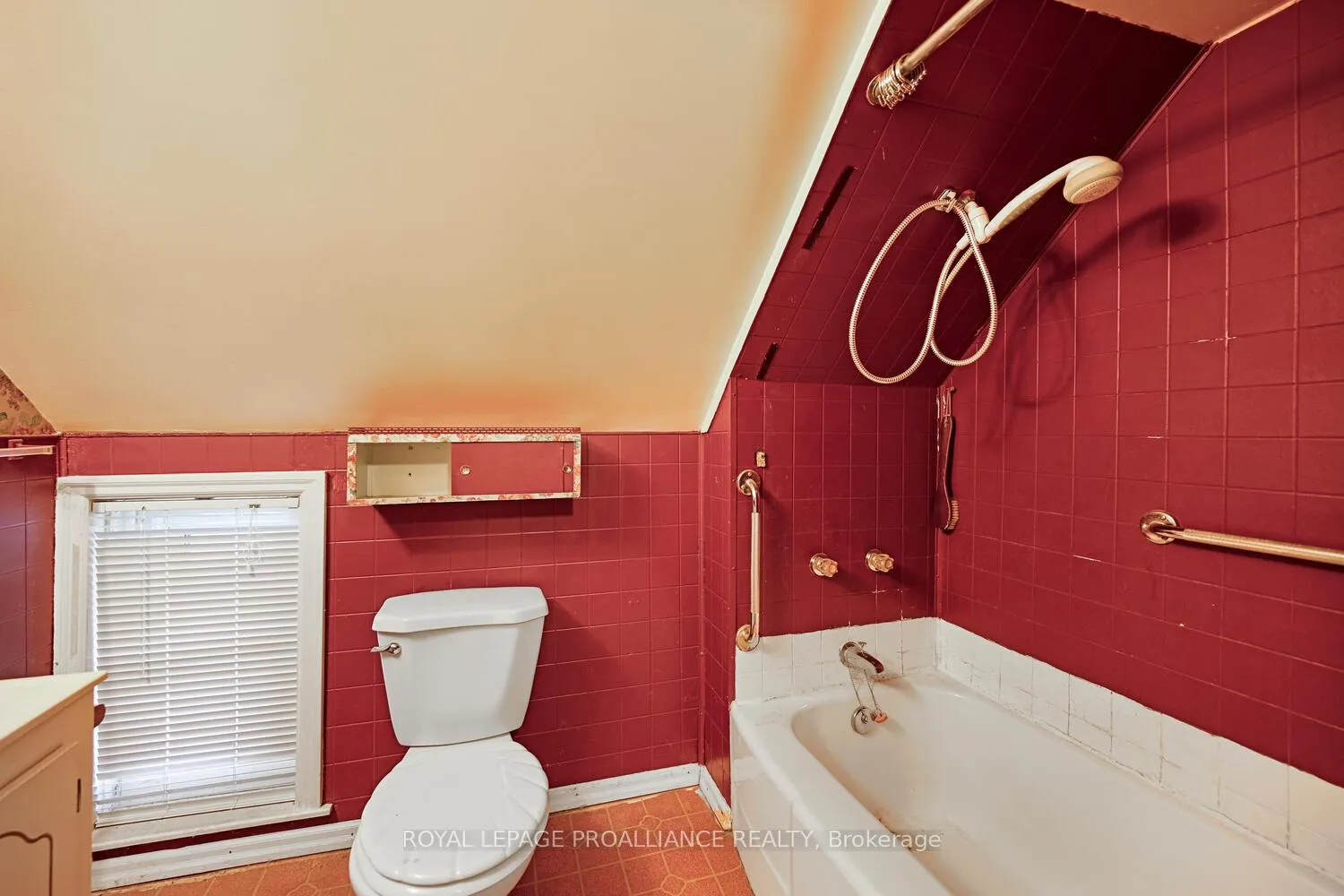 Photo 18 of 189 James Street E, Brockville — HOMEH