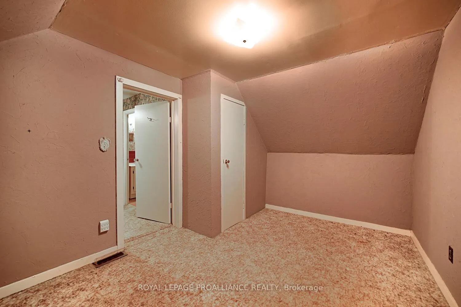 Photo 21 of 189 James Street E, Brockville — HOMEH