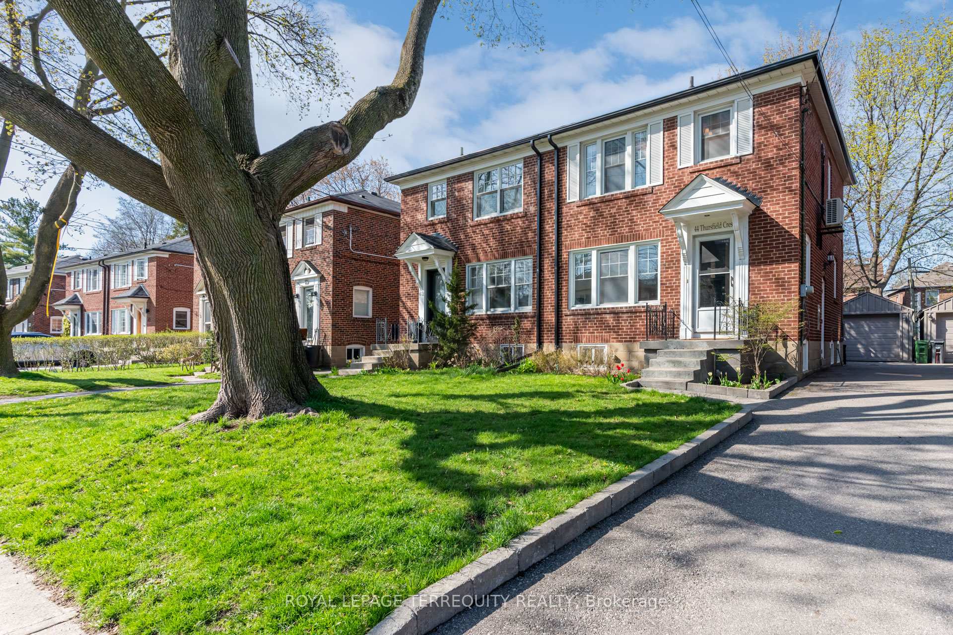 Photo 2 of 44 Thursfield Crescent, Toronto, Leaside — HOMEH