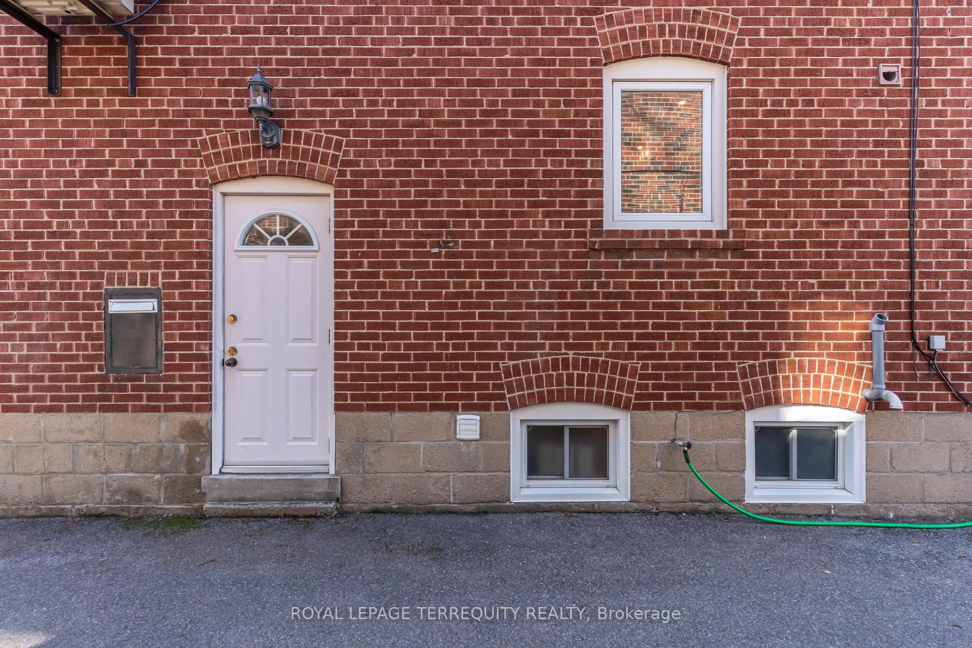 Photo 4 of 44 Thursfield Crescent, Toronto, Leaside — HOMEH