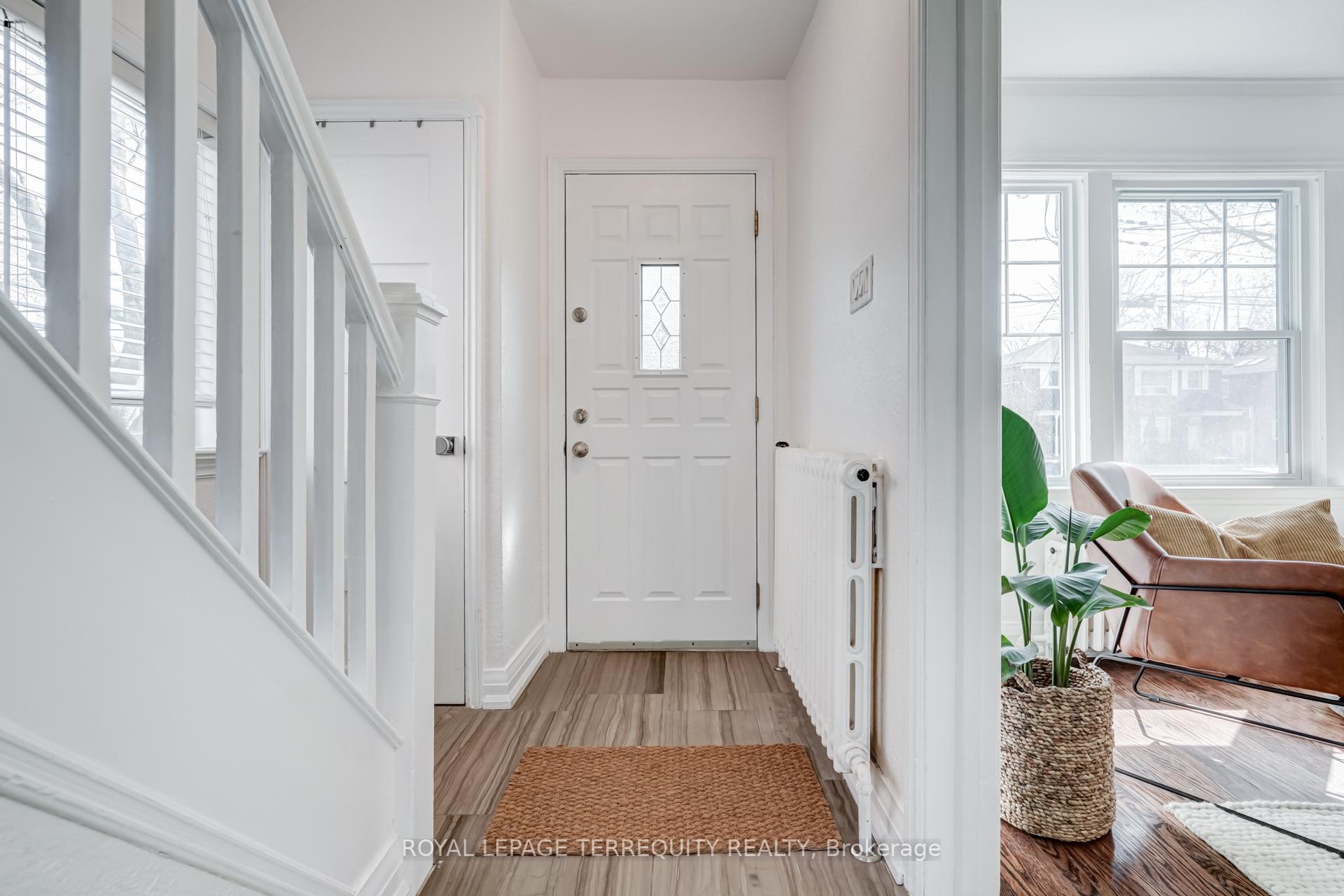 Photo 5 of 44 Thursfield Crescent, Toronto, Leaside — HOMEH