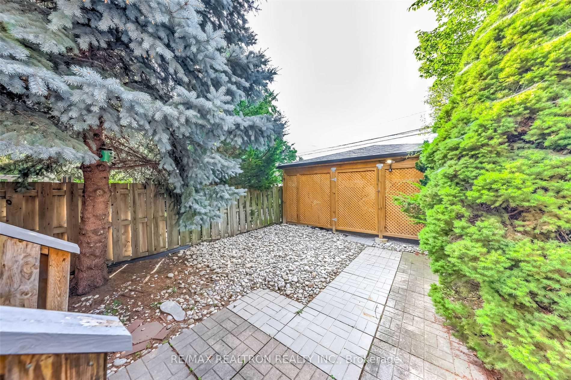 Photo 17 of 195 Bedford Park Avenue, Toronto, Lawrence Park North — HOMEH