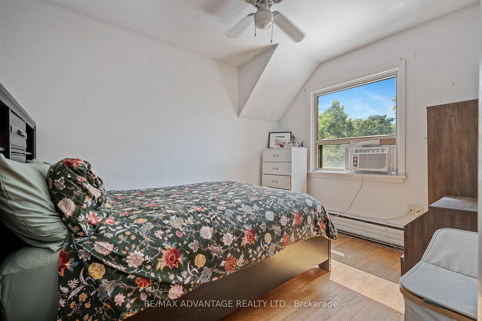 Photo 23 of 106 Hubbard Boulevard, Toronto, The Beaches — HOMEH