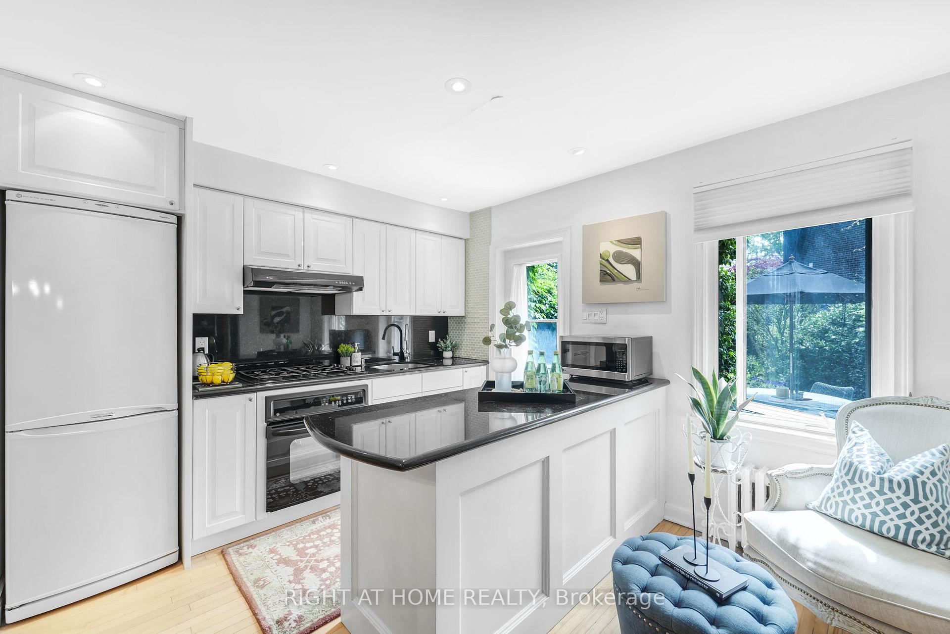 Photo 8 of 49 Summerhill Gardens, Toronto, Rosedale-Moore Park — HOMEH