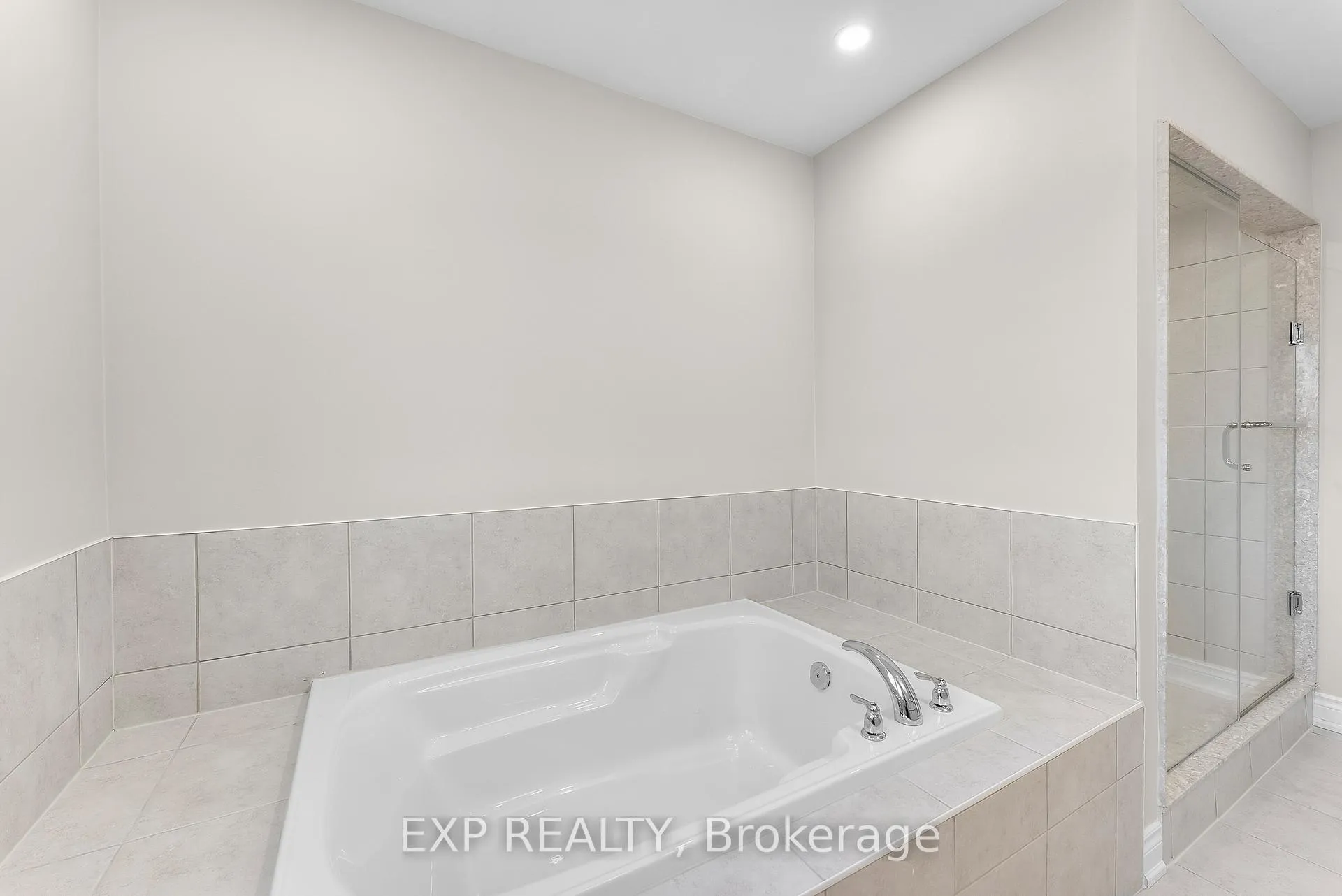 Photo 34 of 24 Esther Crescent, Thorold, Hurricane/Merrittville — HOMEH