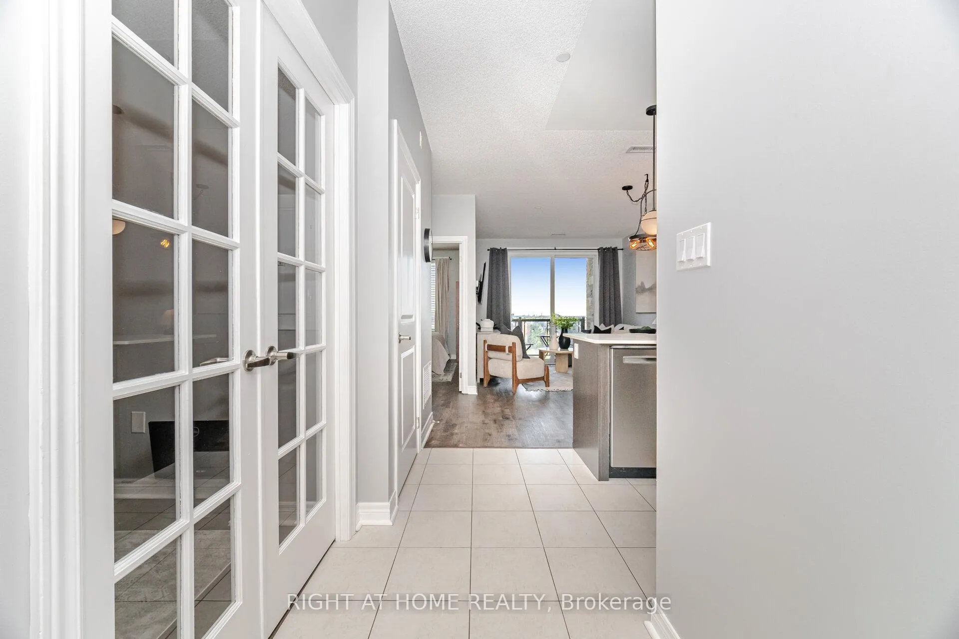 Photo 5 of Unit 408, 33 Whitmer Street, Milton, Scott — HOMEH