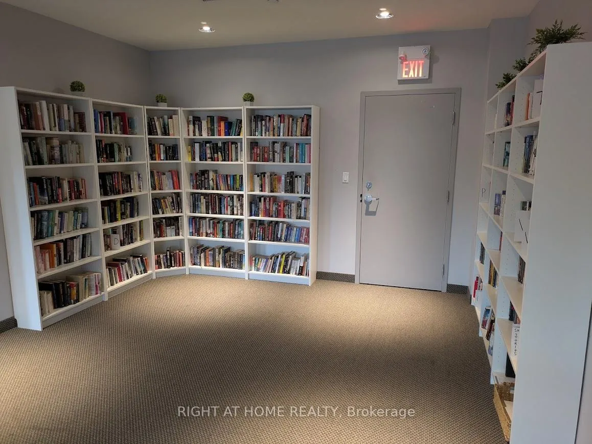 Photo 33 of Unit 408, 33 Whitmer Street, Milton, Scott — HOMEH