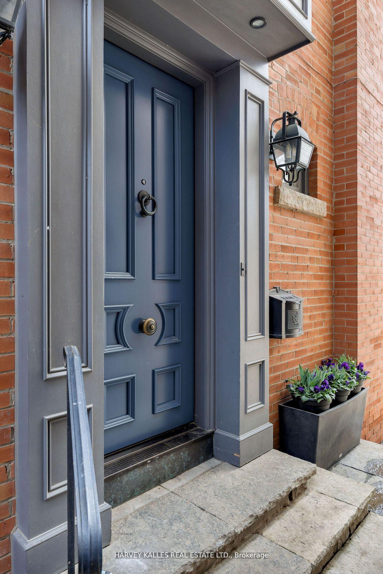 Photo 2 of 11 Hawthorn Avenue, Toronto, Rosedale-Moore Park — HOMEH
