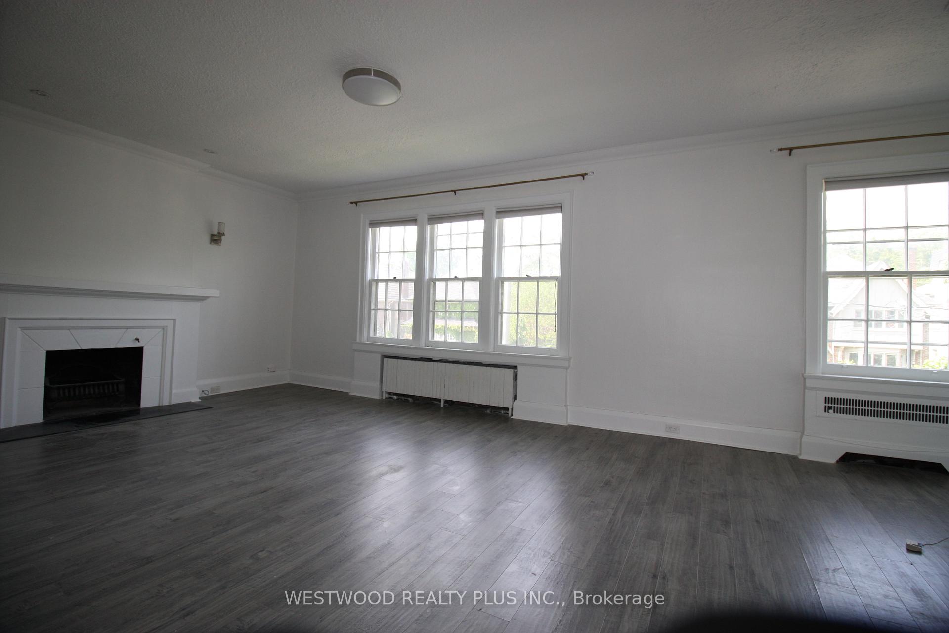 Photo 3 of 35 Whitehall Road, Toronto, Rosedale-Moore Park — HOMEH