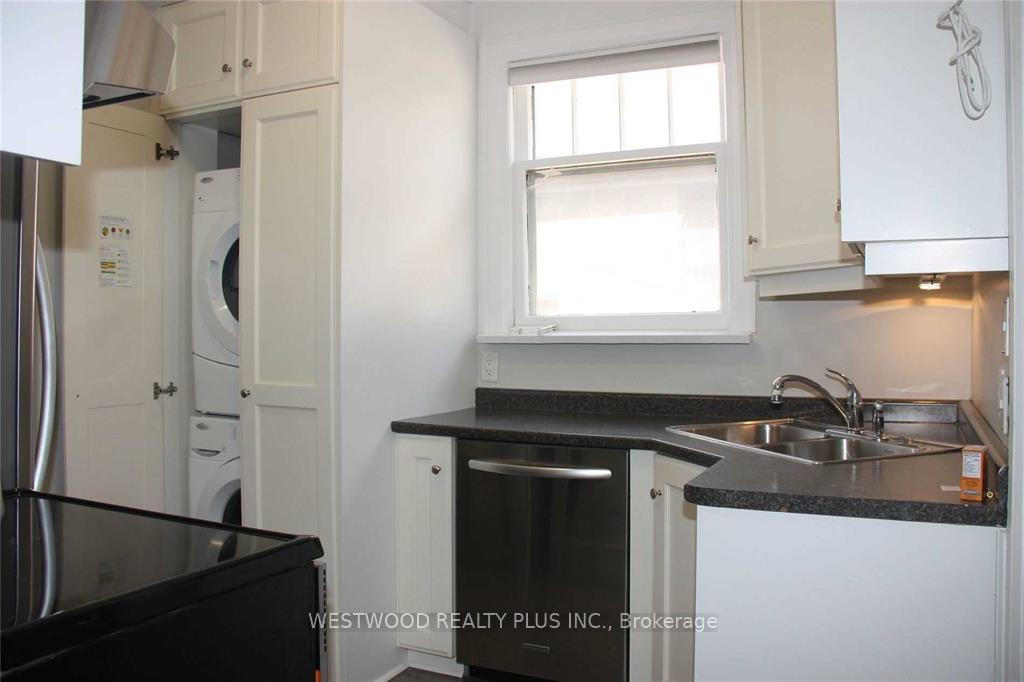Photo 5 of 35 Whitehall Road, Toronto, Rosedale-Moore Park — HOMEH