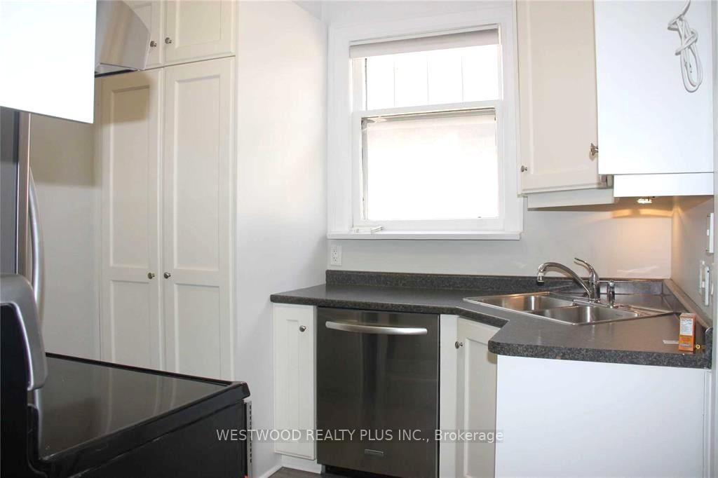 Photo 6 of 35 Whitehall Road, Toronto, Rosedale-Moore Park — HOMEH