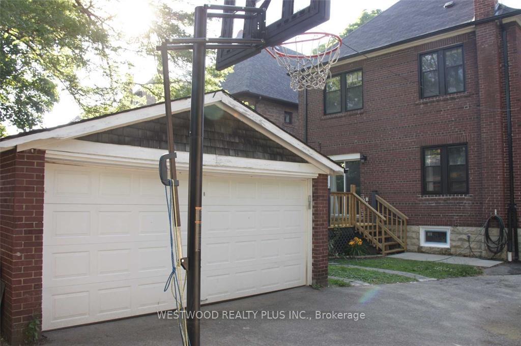 Photo 12 of 35 Whitehall Road, Toronto, Rosedale-Moore Park — HOMEH