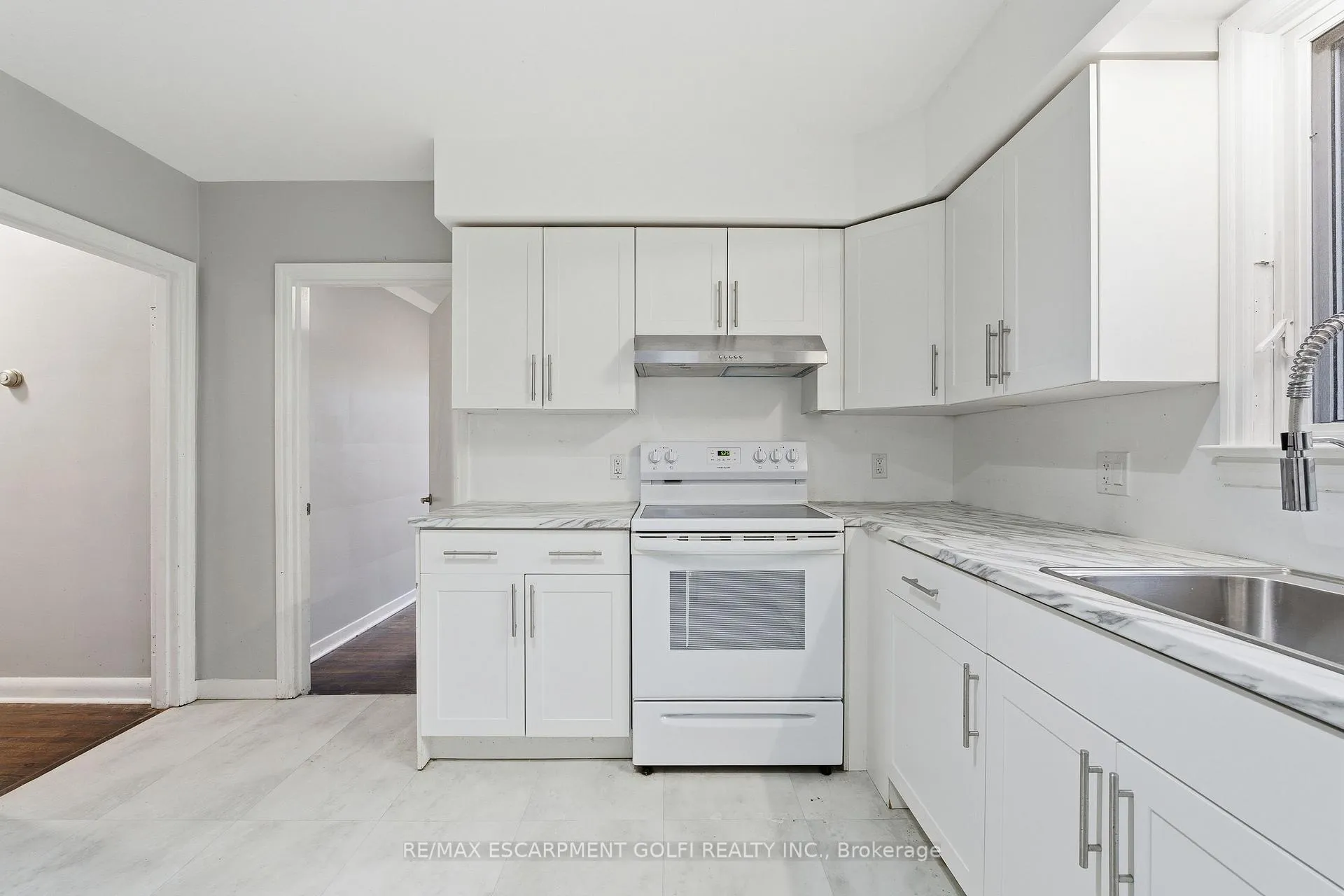 Photo 7 of 20 Thompson Avenue, Thorold, Thorold Downtown — HOMEH