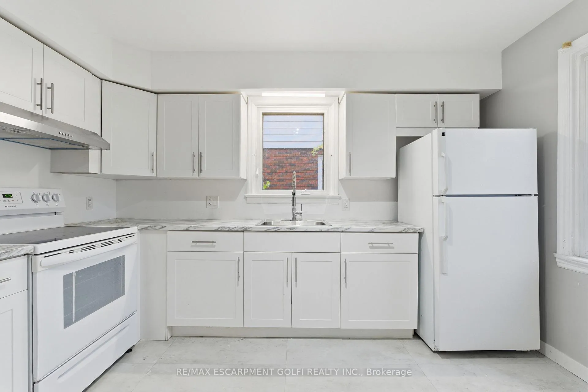Photo 8 of 20 Thompson Avenue, Thorold, Thorold Downtown — HOMEH