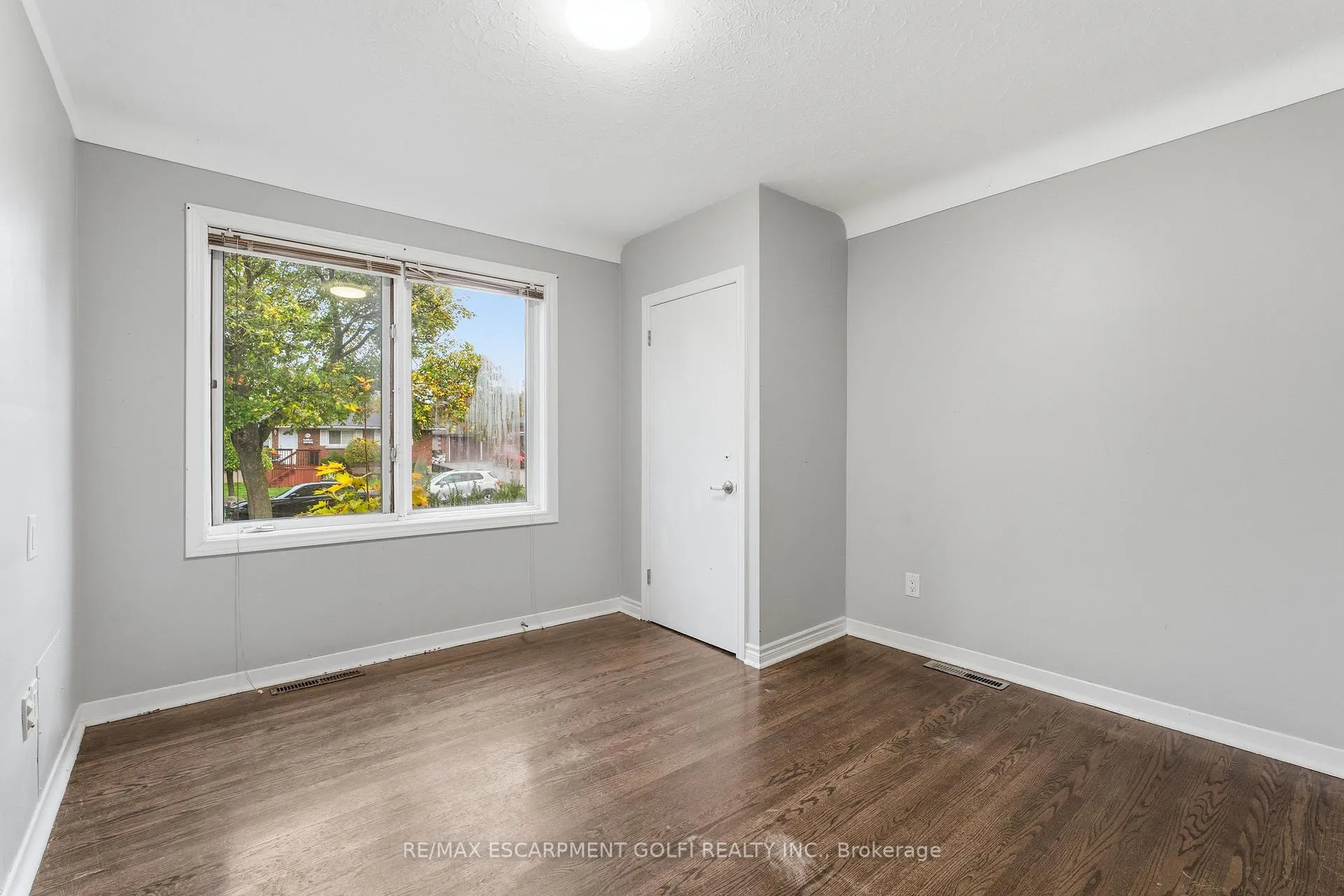 Photo 9 of 20 Thompson Avenue, Thorold, Thorold Downtown — HOMEH
