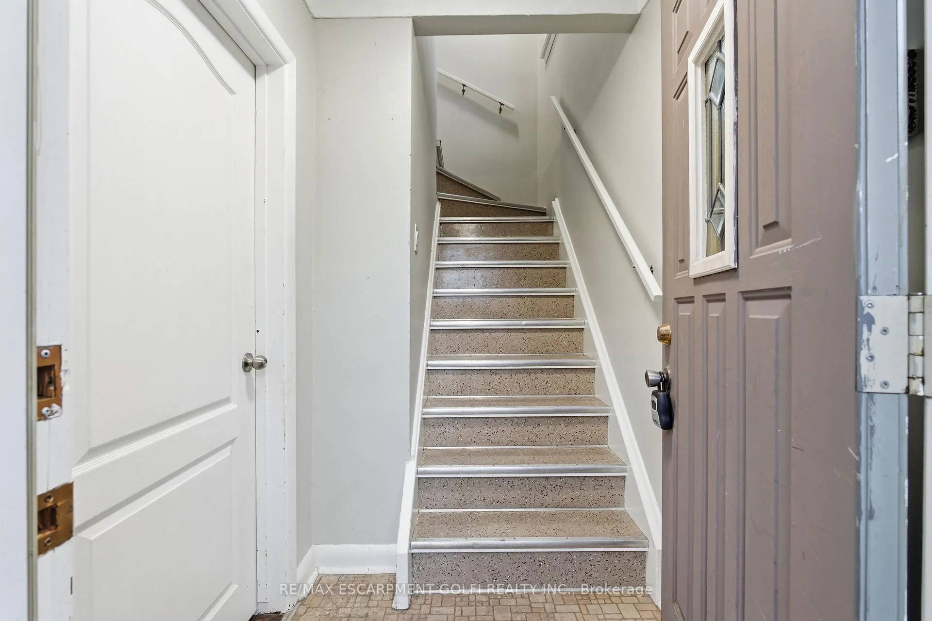 Photo 13 of 20 Thompson Avenue, Thorold, Thorold Downtown — HOMEH