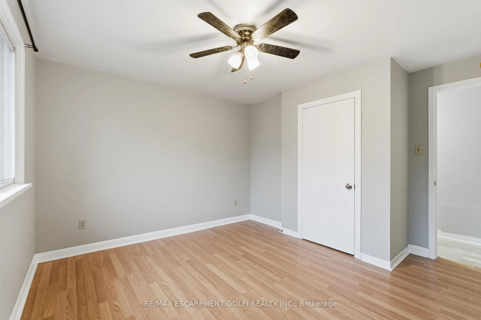 Photo 16 of 20 Thompson Avenue, Thorold, Thorold Downtown — HOMEH
