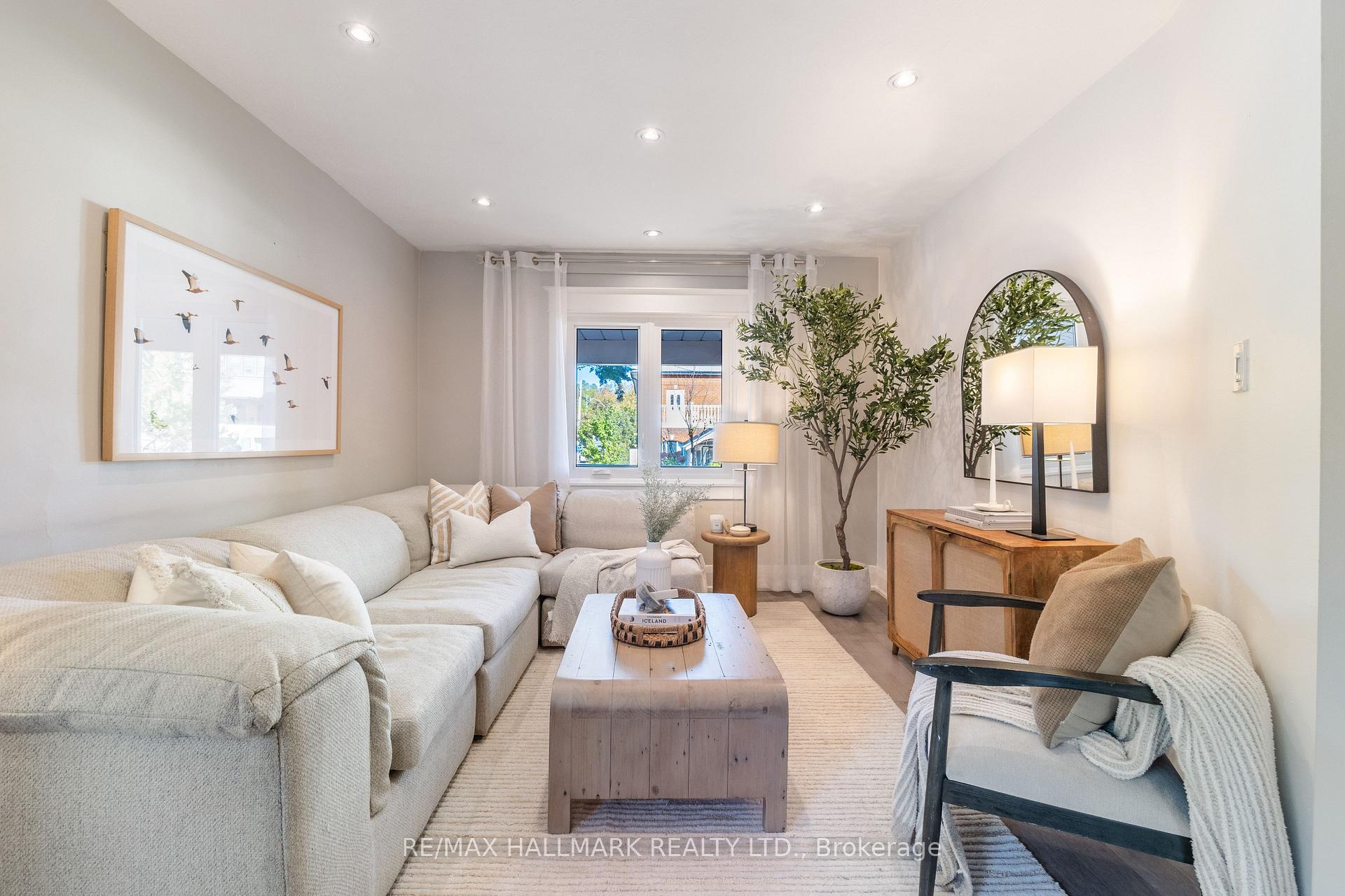 Photo 4 of 1 Heyworth Crescent, Toronto, East End-Danforth — HOMEH