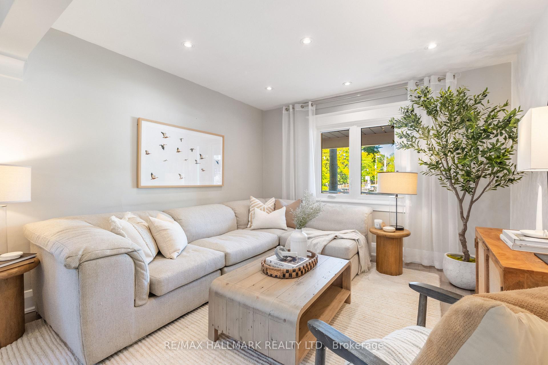 Photo 5 of 1 Heyworth Crescent, Toronto, East End-Danforth — HOMEH