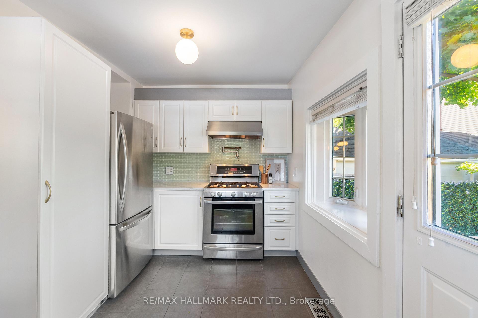 Photo 12 of 1 Heyworth Crescent, Toronto, East End-Danforth — HOMEH
