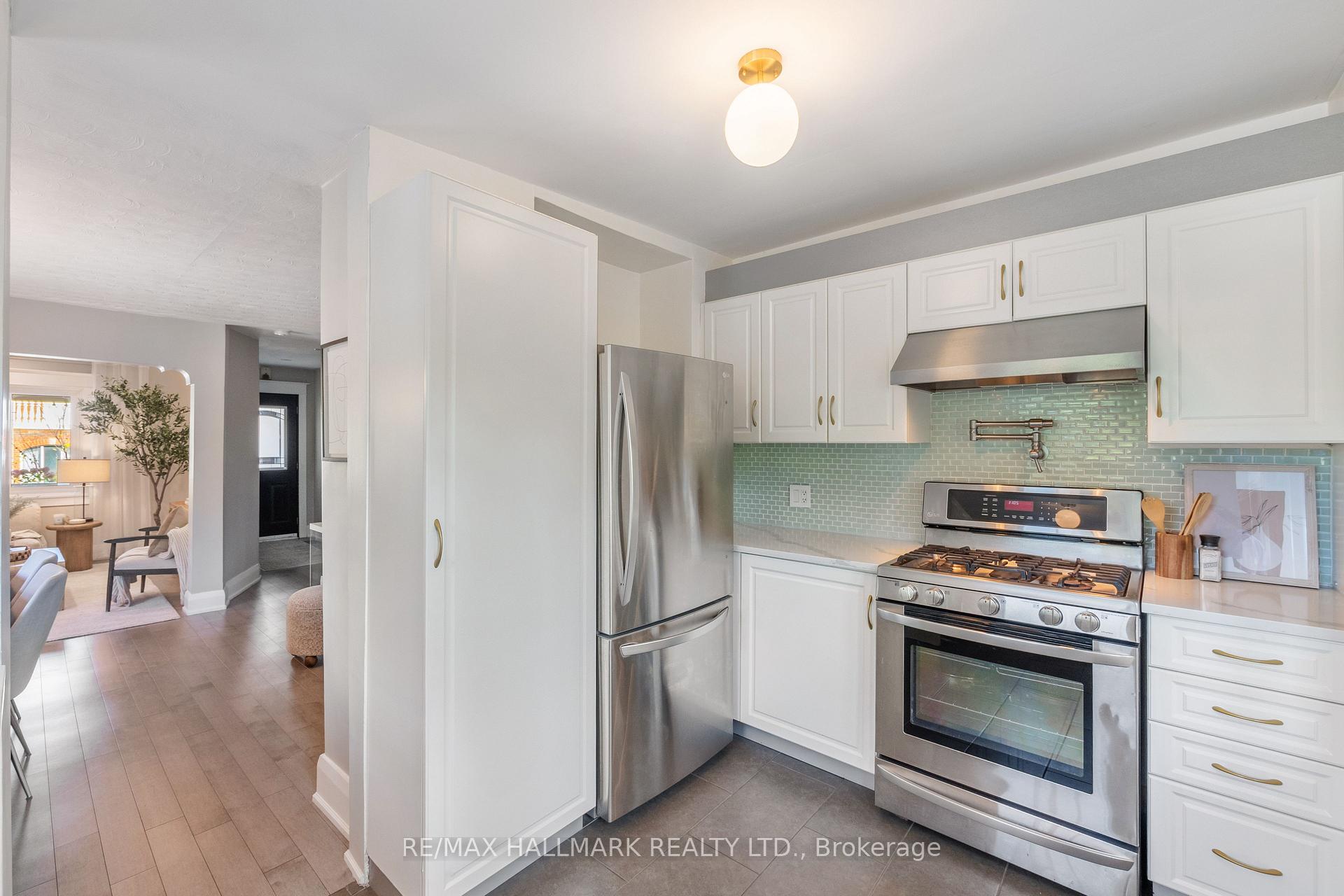 Photo 13 of 1 Heyworth Crescent, Toronto, East End-Danforth — HOMEH