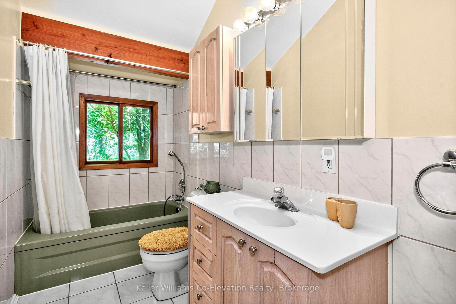 Photo 20 of 35 Crooked Creek Crescent, Tiny, Rural Tiny — HOMEH