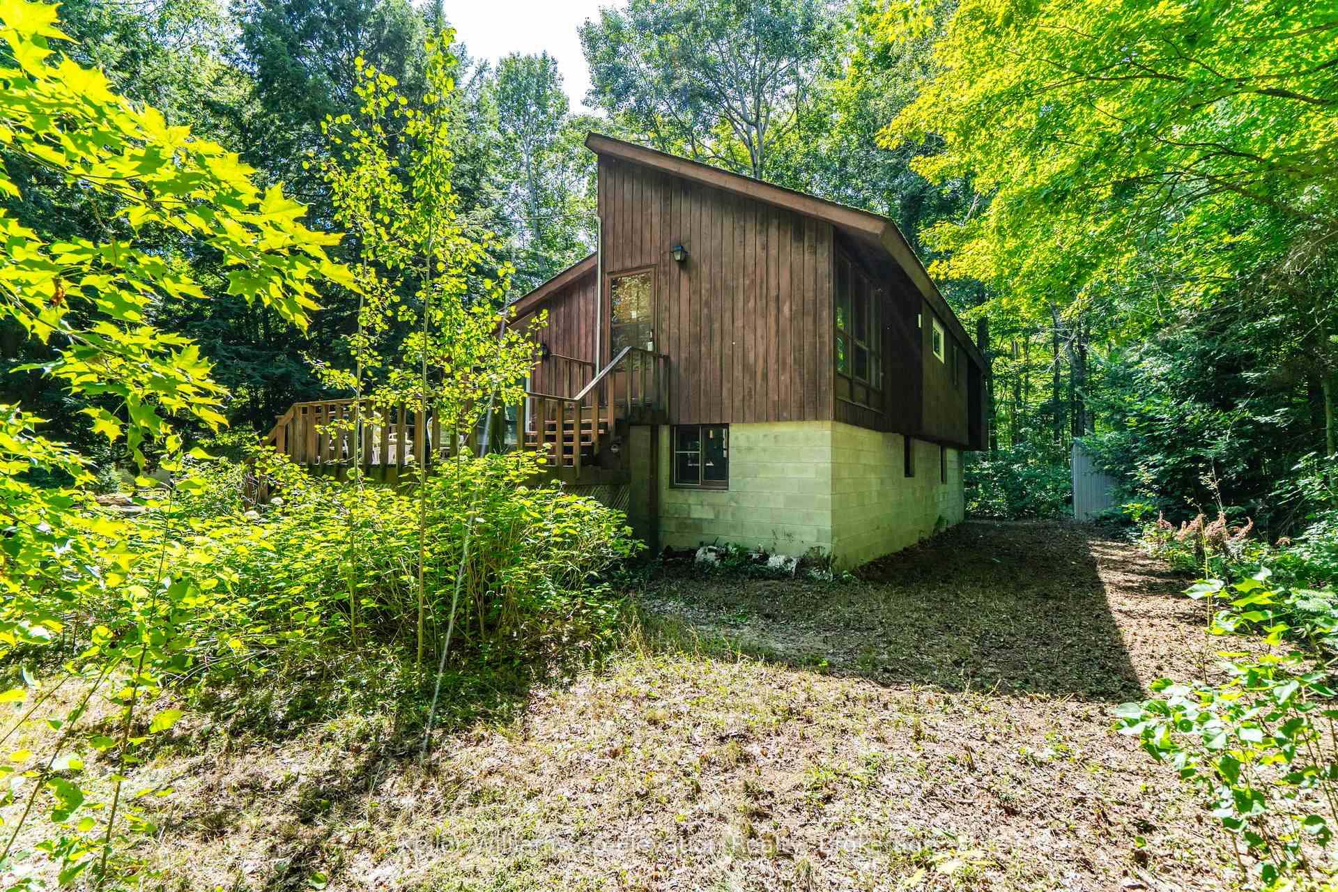 Photo 25 of 35 Crooked Creek Crescent, Tiny, Rural Tiny — HOMEH