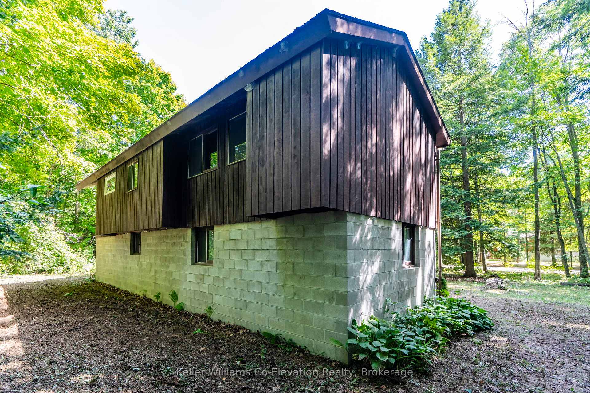 Photo 28 of 35 Crooked Creek Crescent, Tiny, Rural Tiny — HOMEH