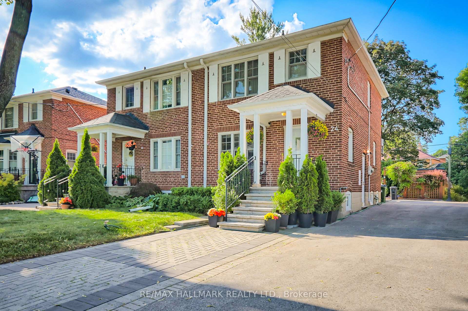 Photo 2 of 24 Thursfield Crescent, Toronto, Leaside — HOMEH
