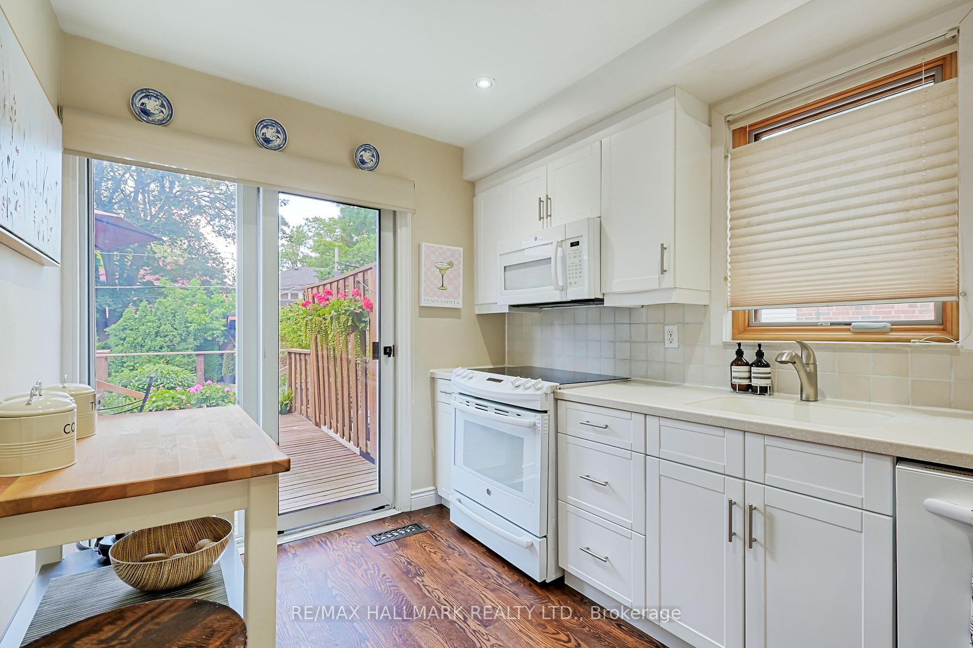 Photo 12 of 24 Thursfield Crescent, Toronto, Leaside — HOMEH