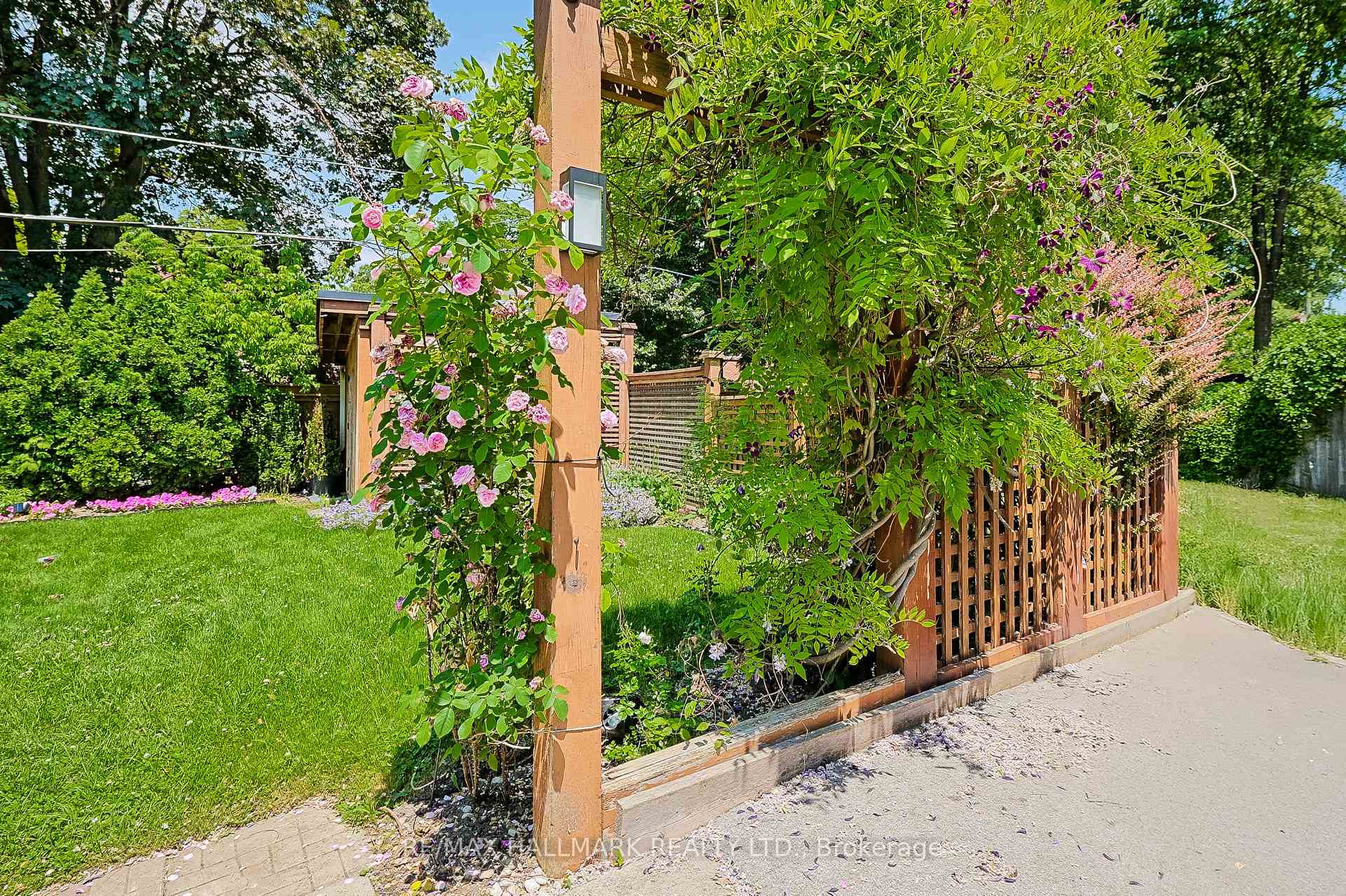 Photo 32 of 24 Thursfield Crescent, Toronto, Leaside — HOMEH
