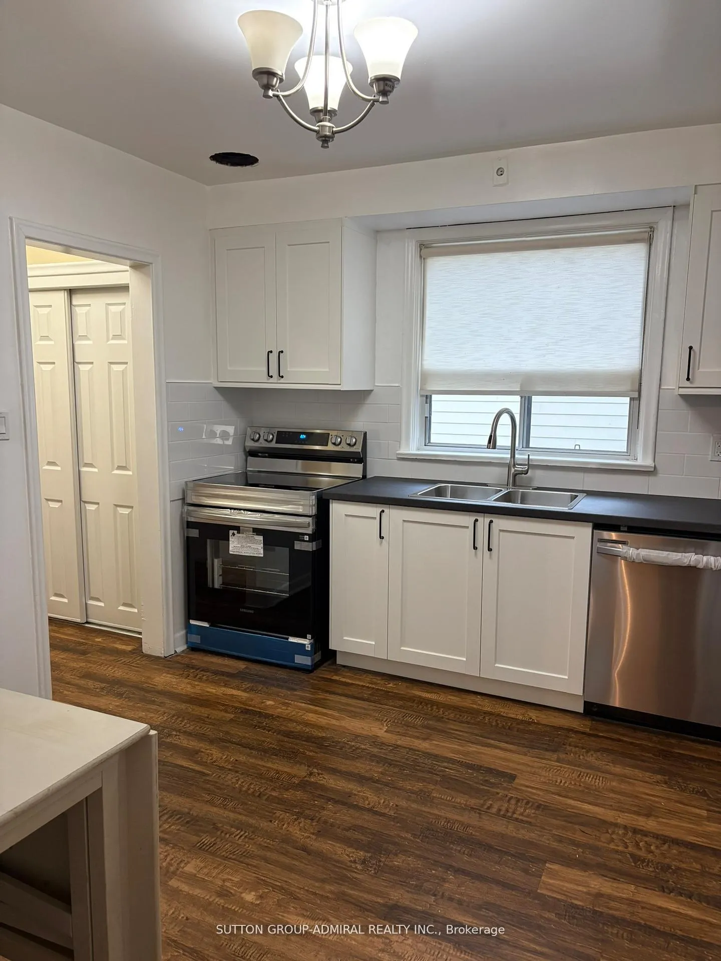 Photo 2 of Unit 2, 20 Meadowbrook Road, Toronto, Englemount-Lawrence — HOMEH