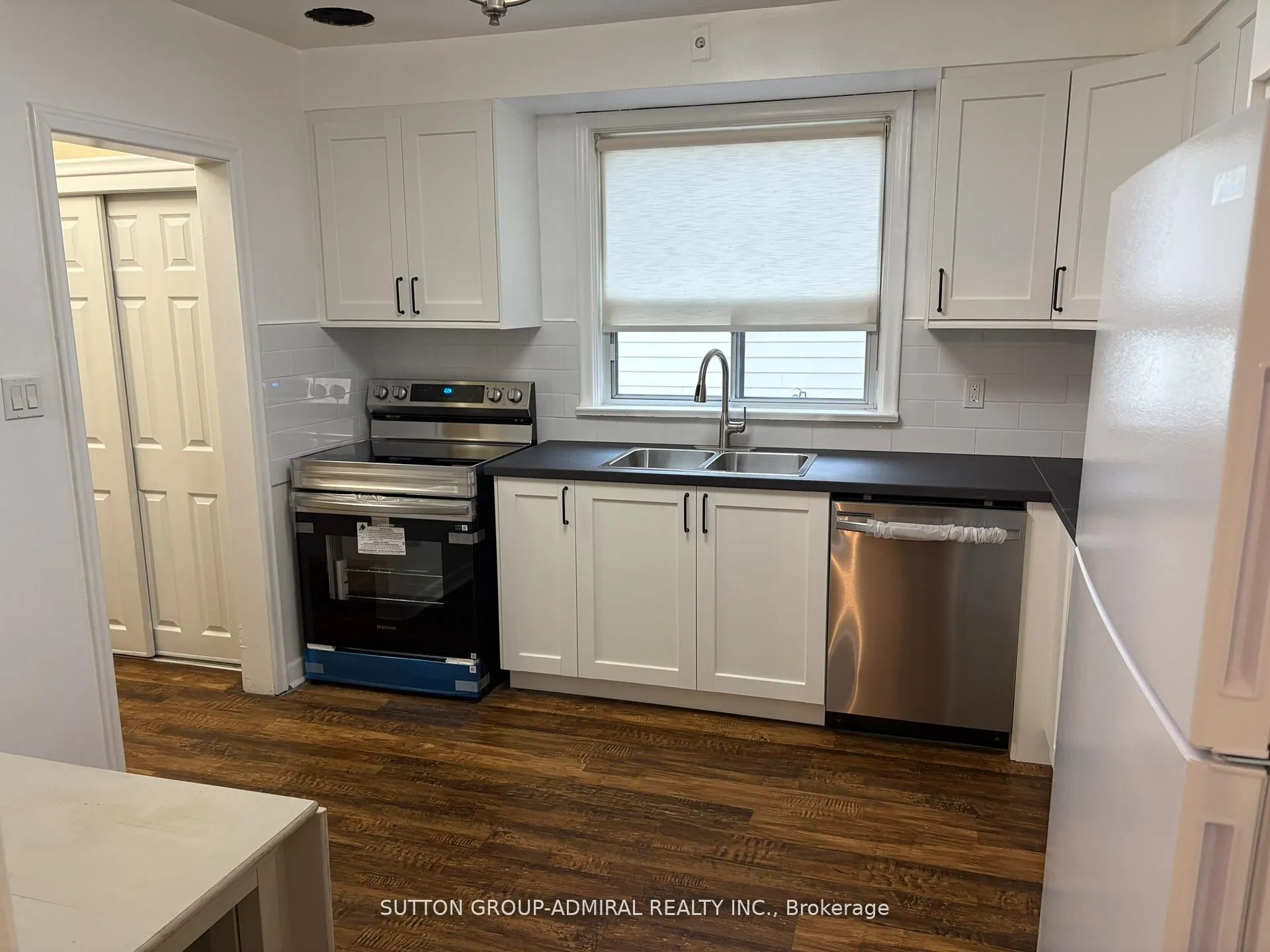 Photo 3 of Unit 2, 20 Meadowbrook Road, Toronto, Englemount-Lawrence — HOMEH
