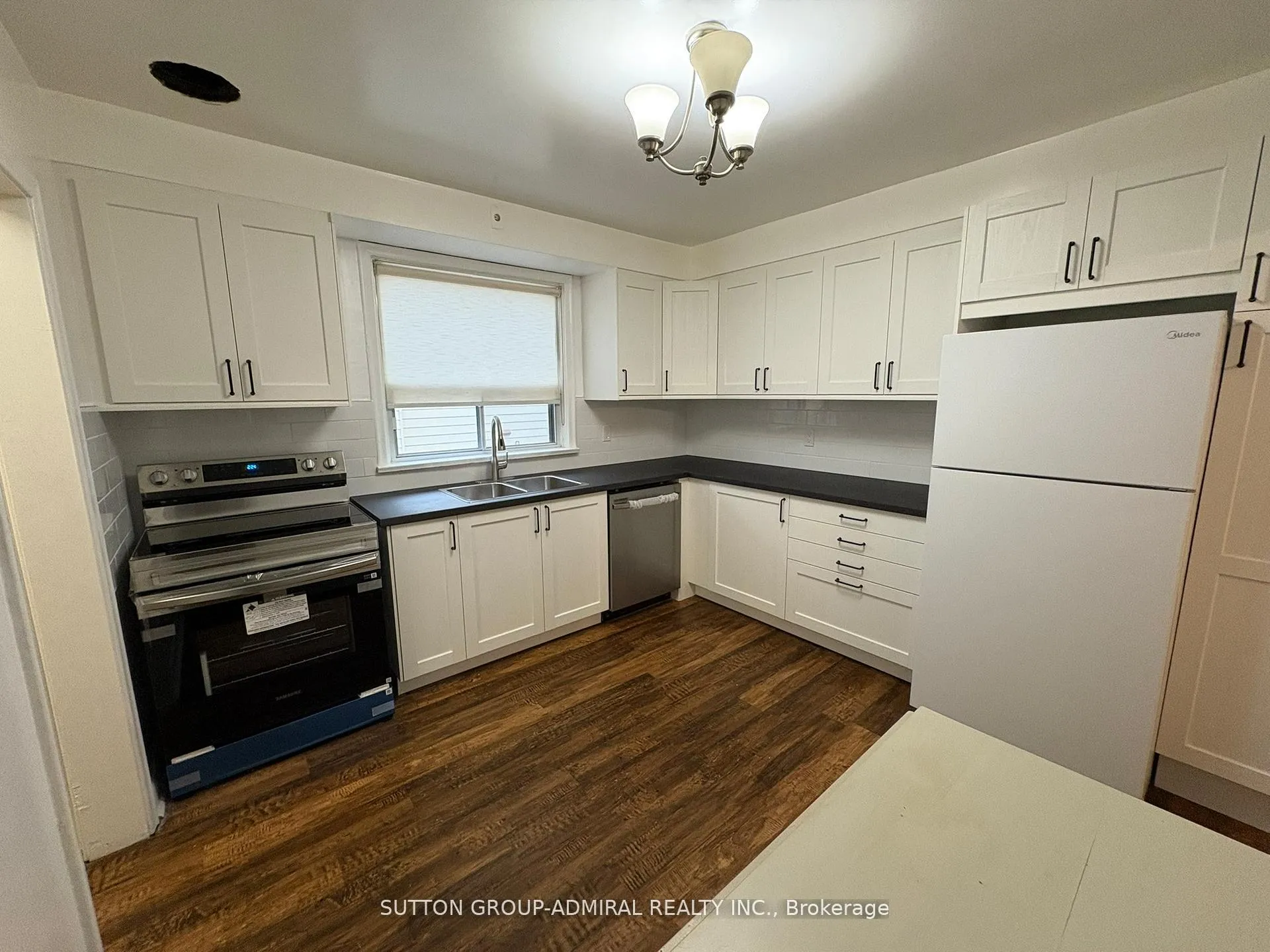 Photo 4 of Unit 2, 20 Meadowbrook Road, Toronto, Englemount-Lawrence — HOMEH