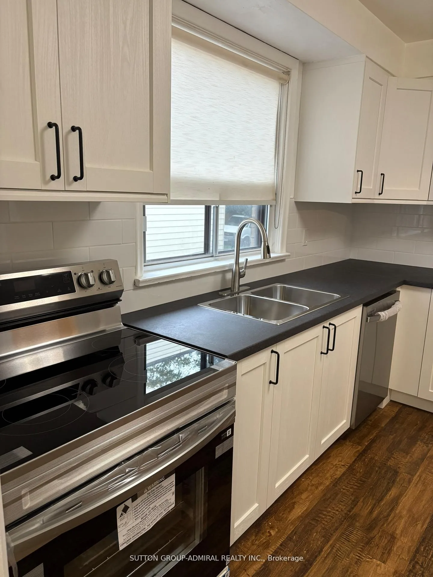 Photo 6 of Unit 2, 20 Meadowbrook Road, Toronto, Englemount-Lawrence — HOMEH