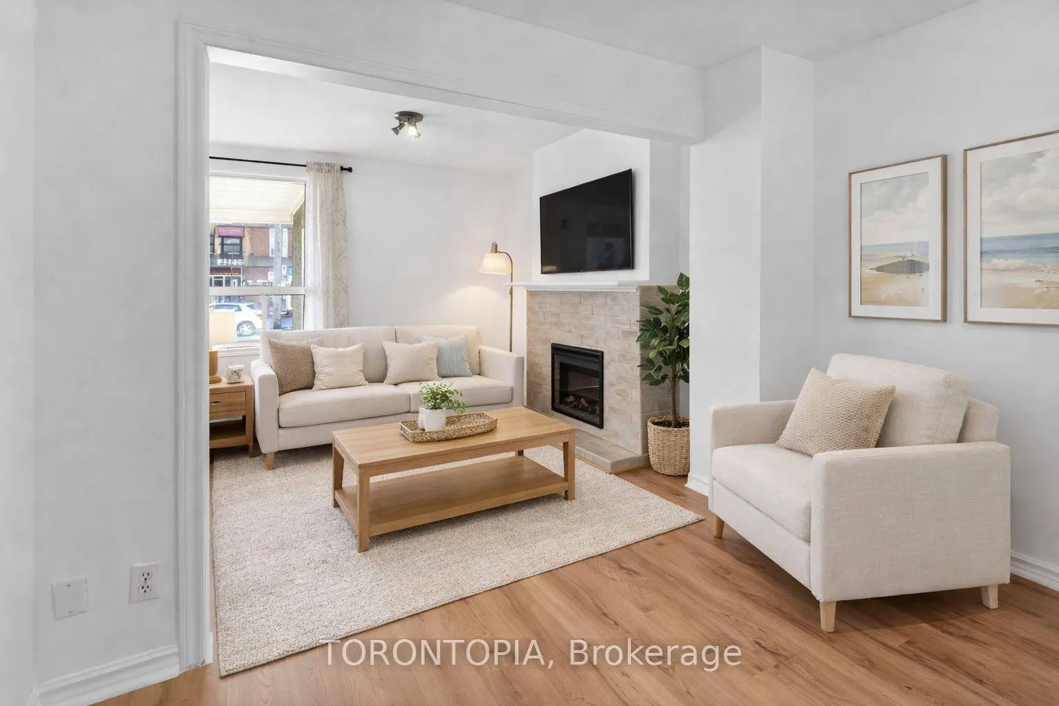 Photo 3 of Unit Main, 2346.5 Queen Street E, Toronto, The Beaches — HOMEH