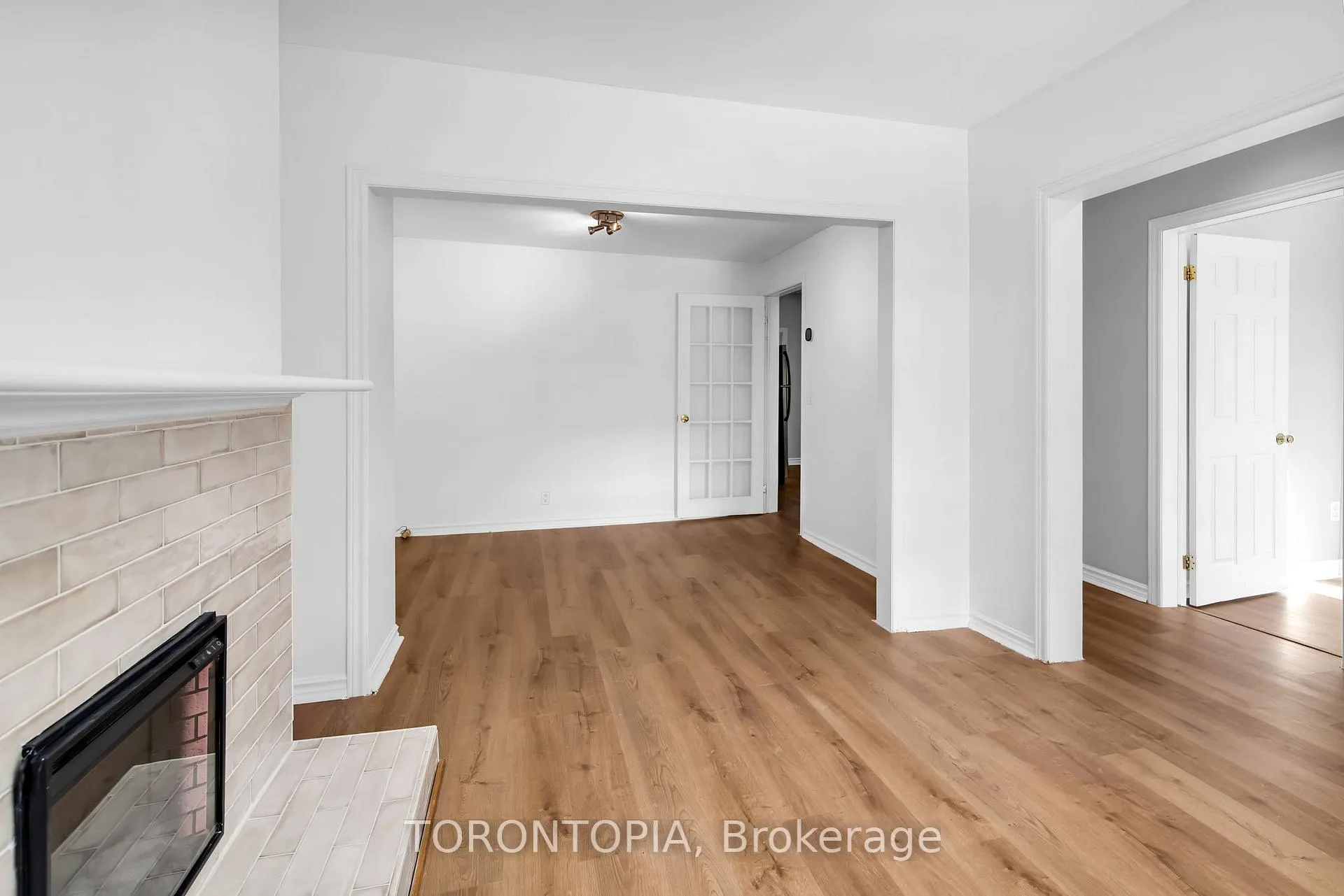 Photo 5 of Unit Main, 2346.5 Queen Street E, Toronto, The Beaches — HOMEH