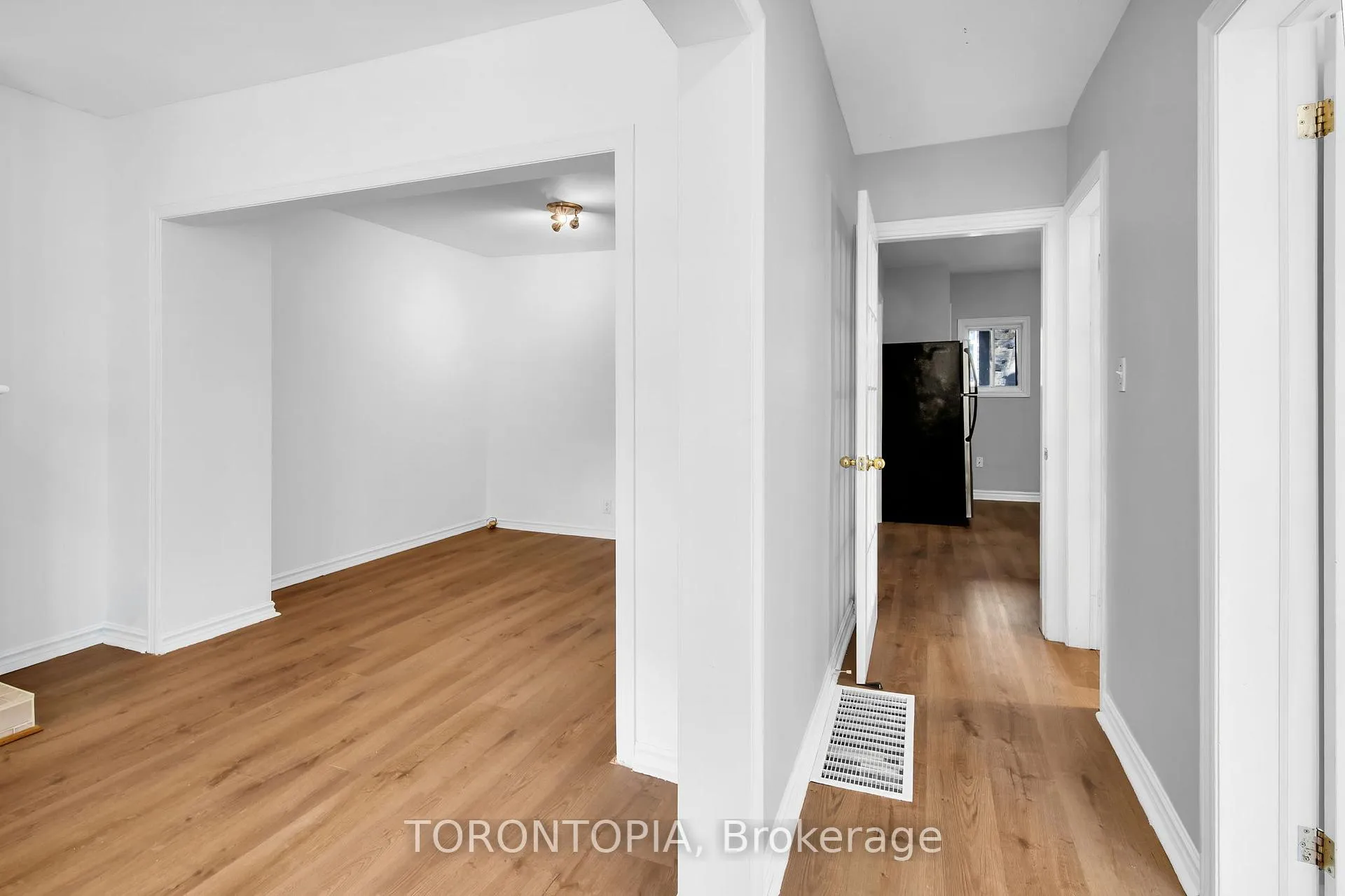Photo 6 of Unit Main, 2346.5 Queen Street E, Toronto, The Beaches — HOMEH