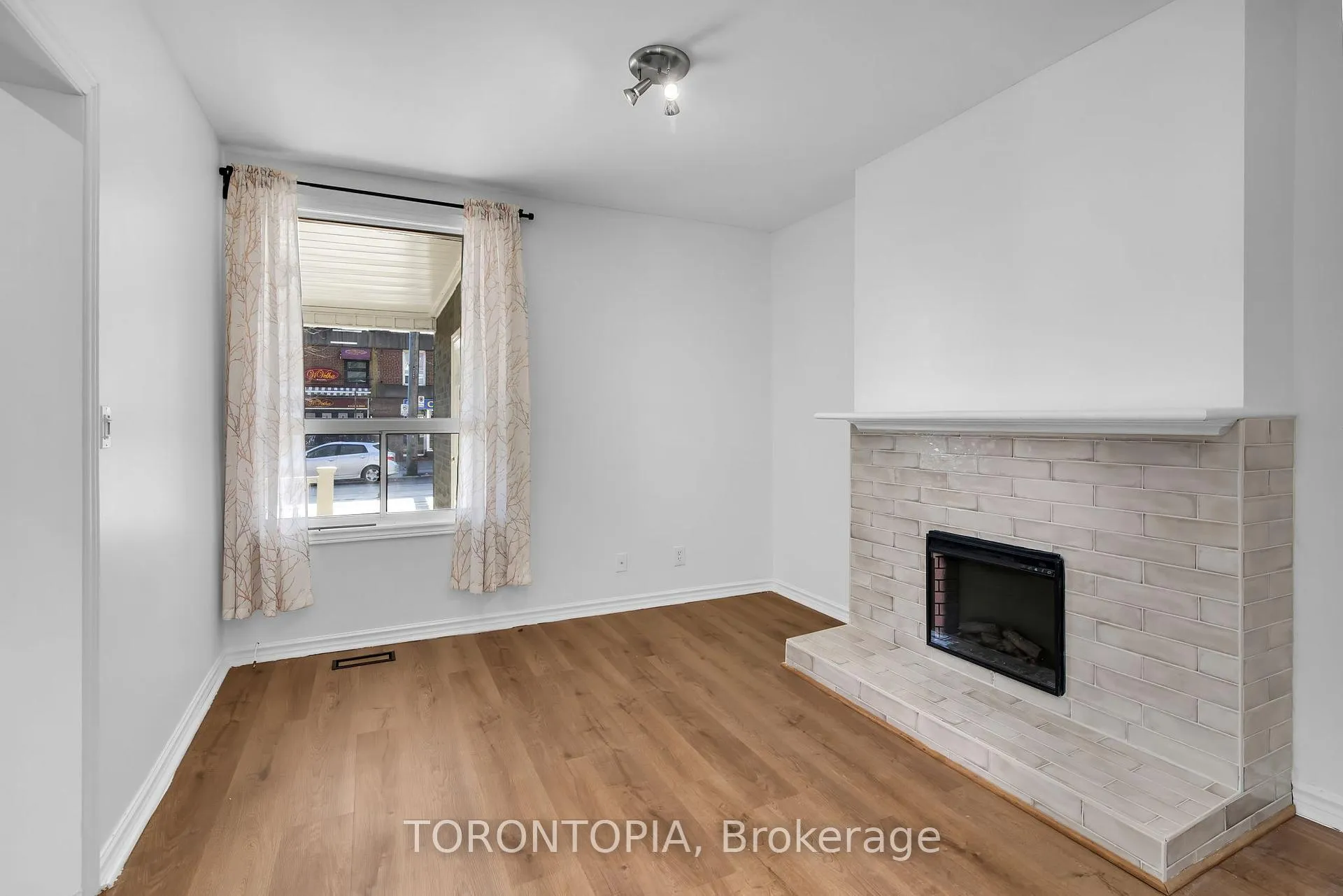 Photo 8 of Unit Main, 2346.5 Queen Street E, Toronto, The Beaches — HOMEH