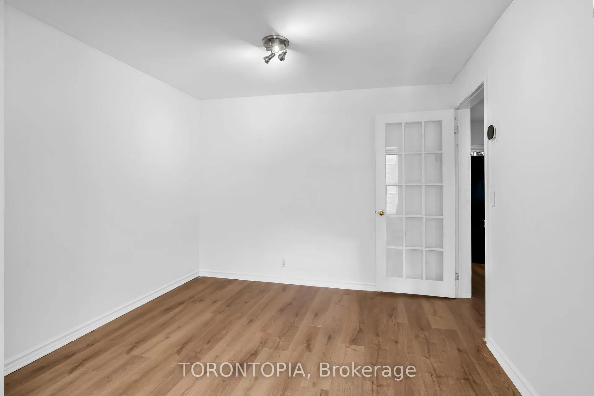 Photo 12 of Unit Main, 2346.5 Queen Street E, Toronto, The Beaches — HOMEH