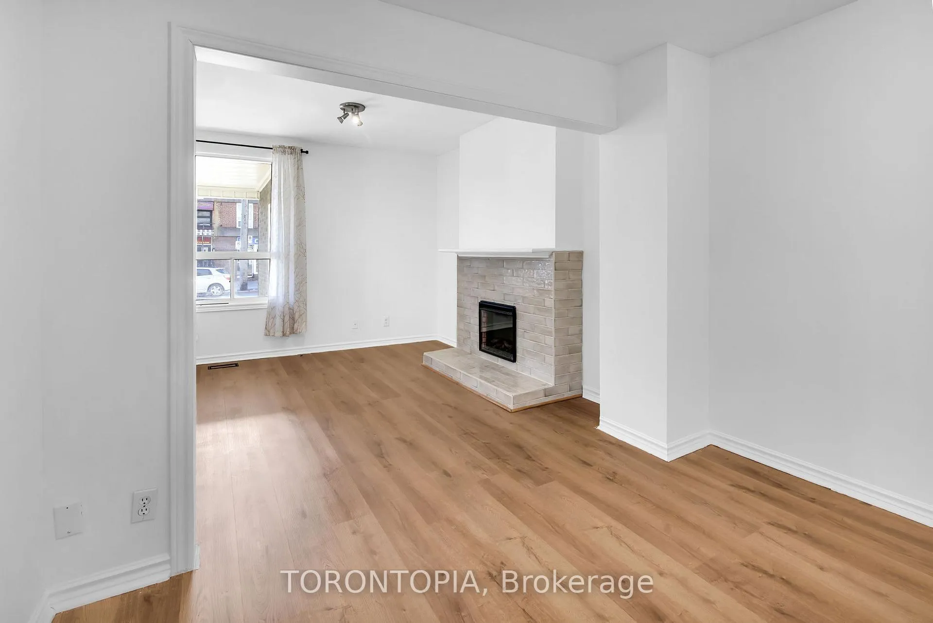 Photo 16 of Unit Main, 2346.5 Queen Street E, Toronto, The Beaches — HOMEH